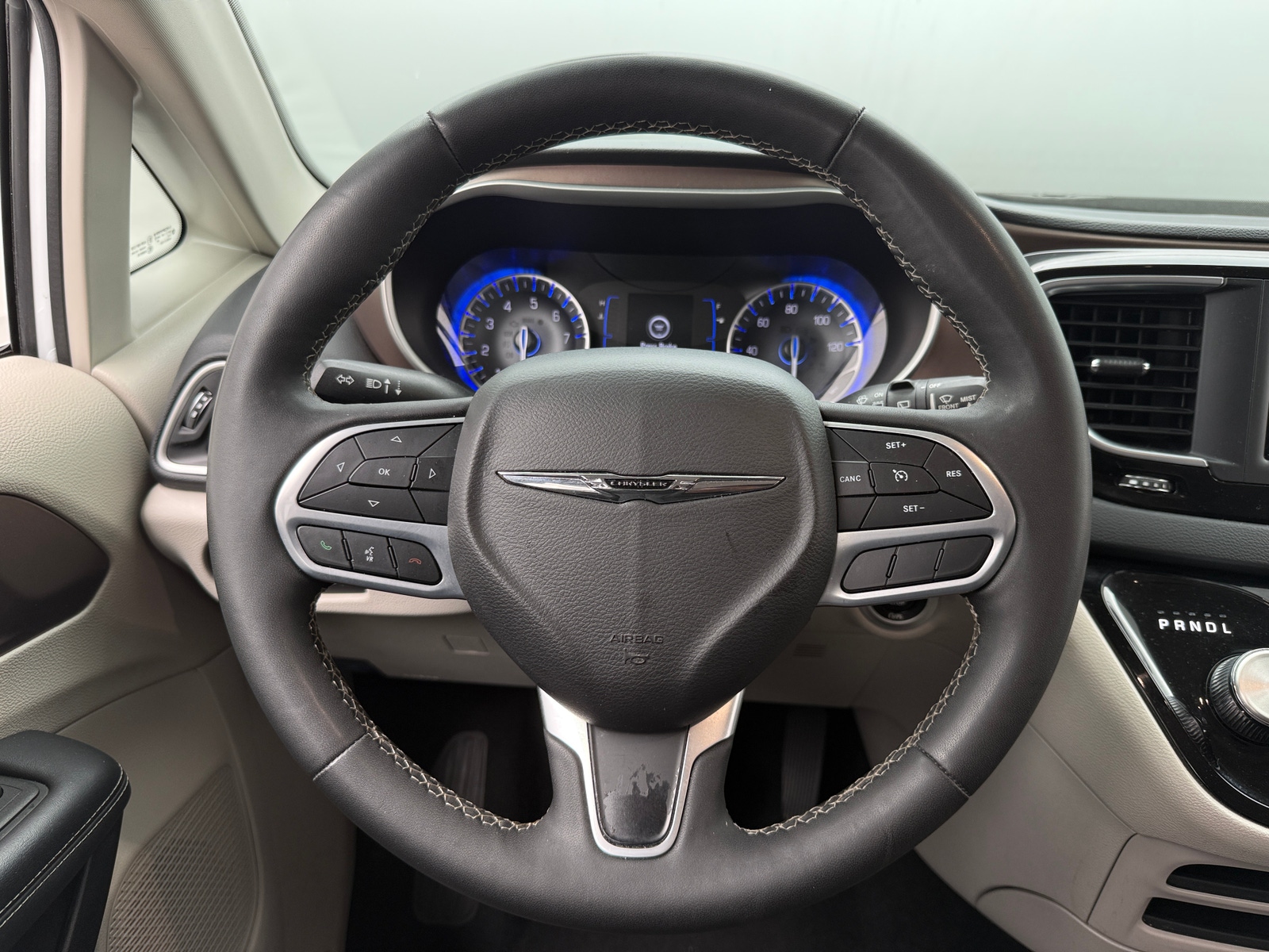 Thumbnail: 2023 Chrysler Voyager - 5