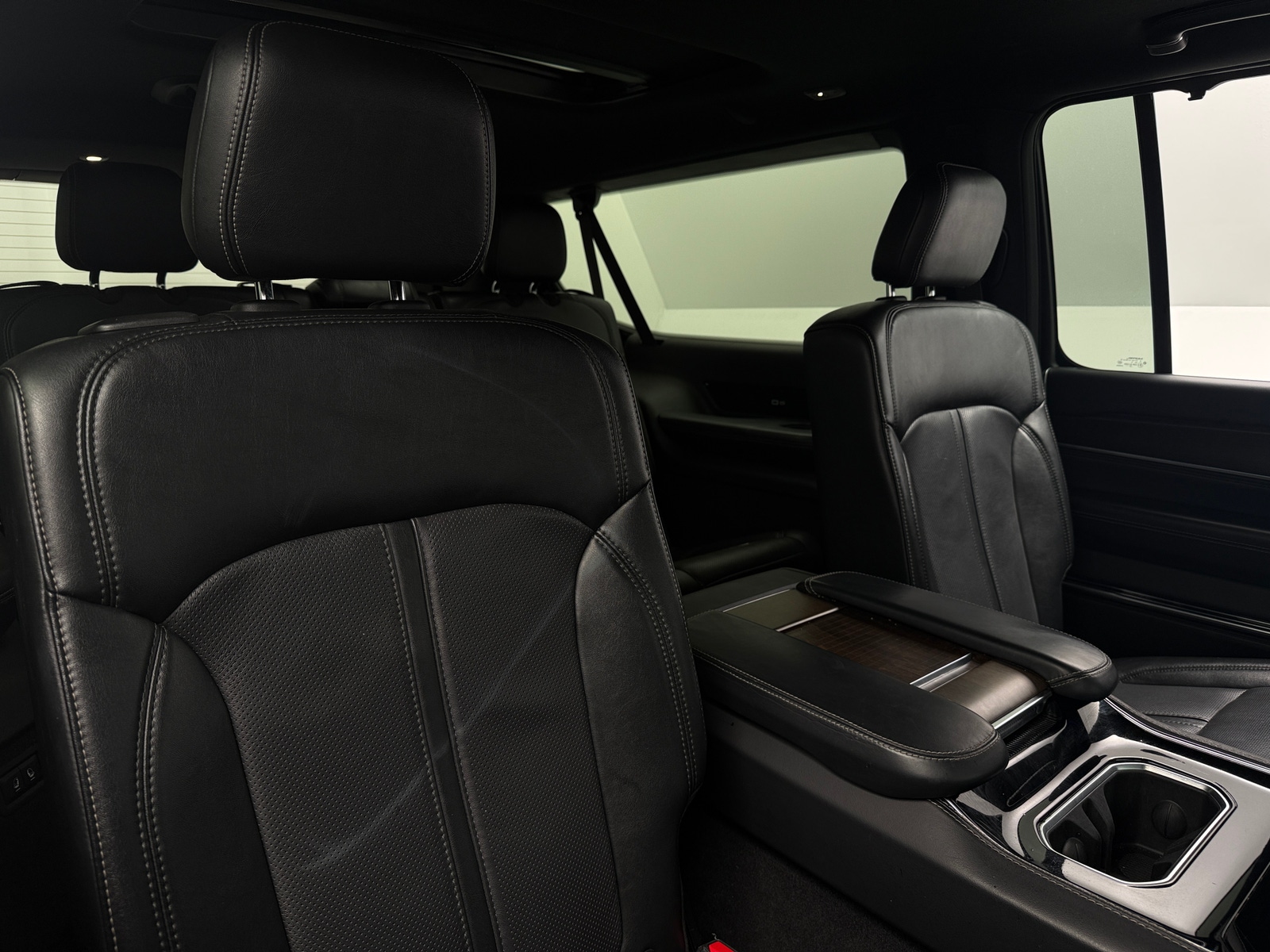 Thumbnail: 2024 Jeep Grand Wagoneer L - 5