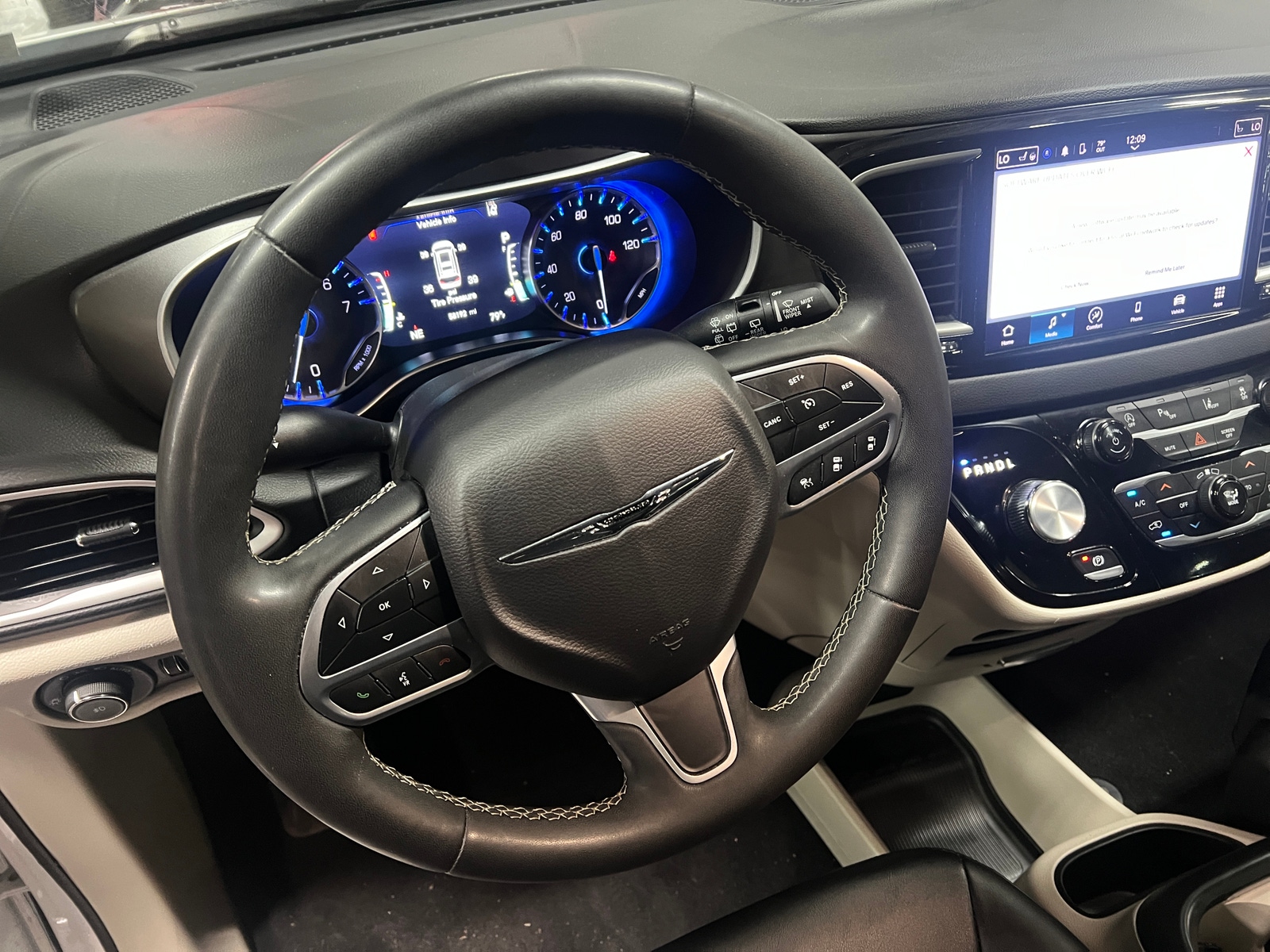 Thumbnail: 2024 Chrysler Pacifica - 4