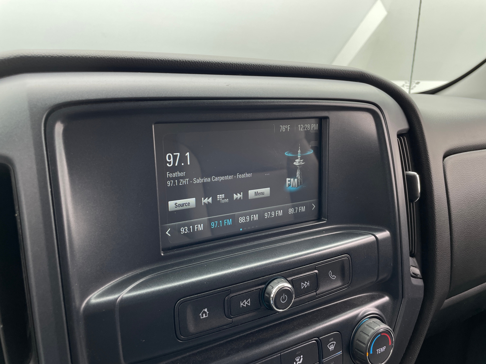 Thumbnail: 2018 Chevrolet Silverado 1500 - 4