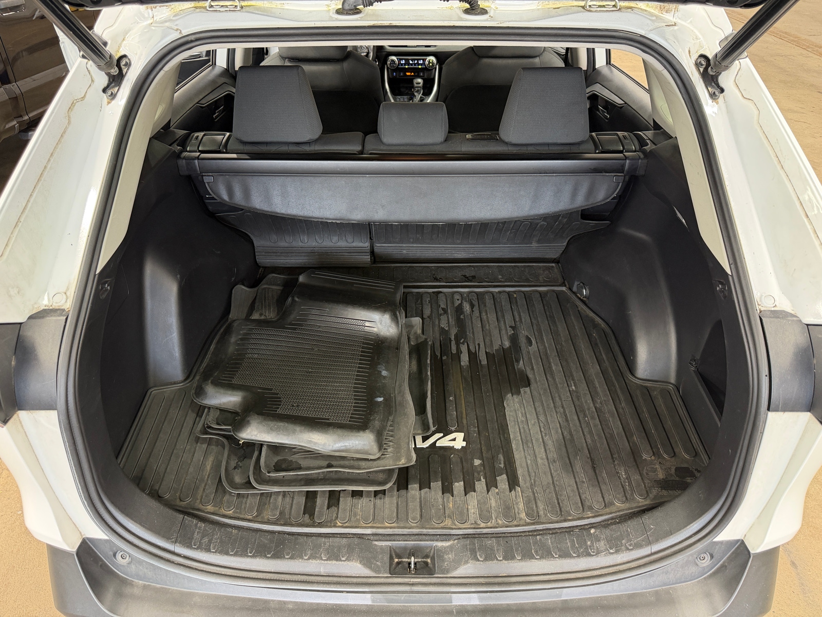 Thumbnail: 2019 Toyota RAV4 - 7