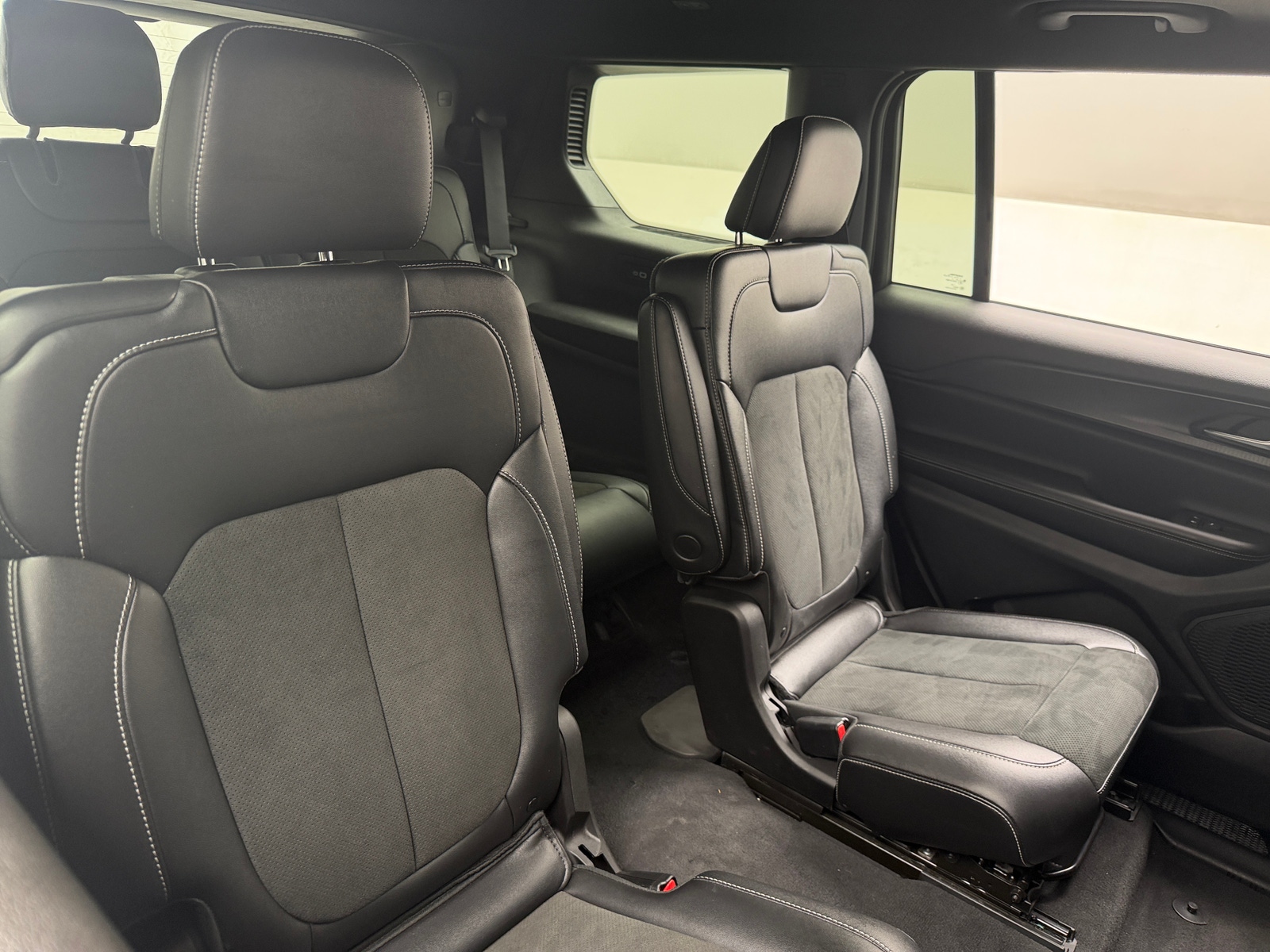 Thumbnail: 2024 Jeep Grand Cherokee L - 5