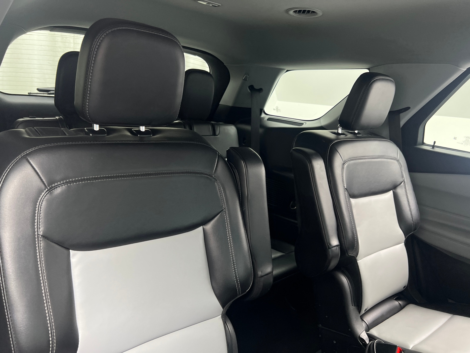 Thumbnail: 2022 Ford Explorer - 5