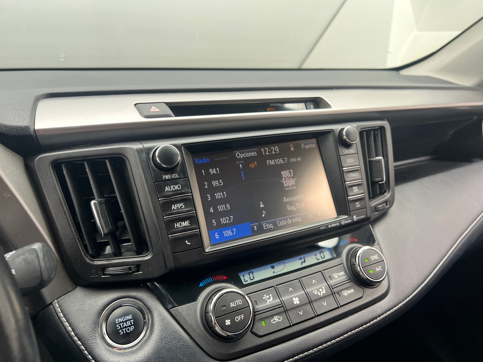 Thumbnail: 2018 Toyota RAV4 - 4