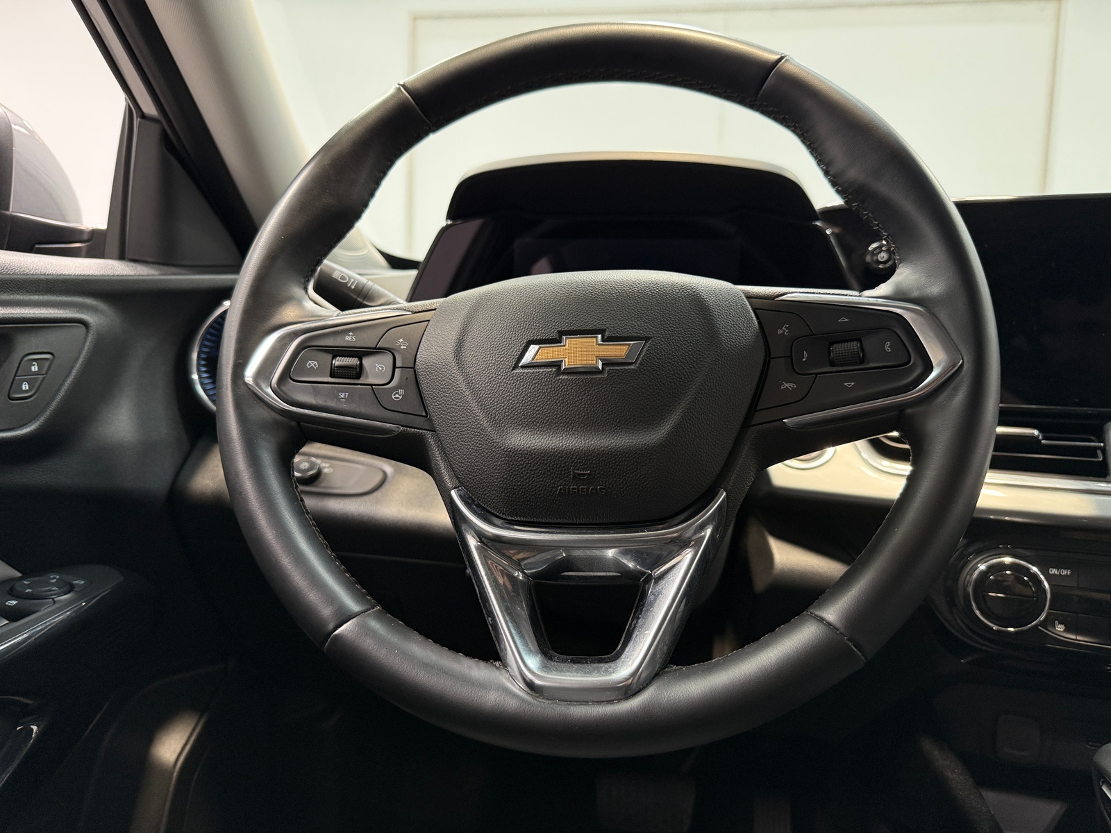Thumbnail: 2025 Chevrolet Trax - 4