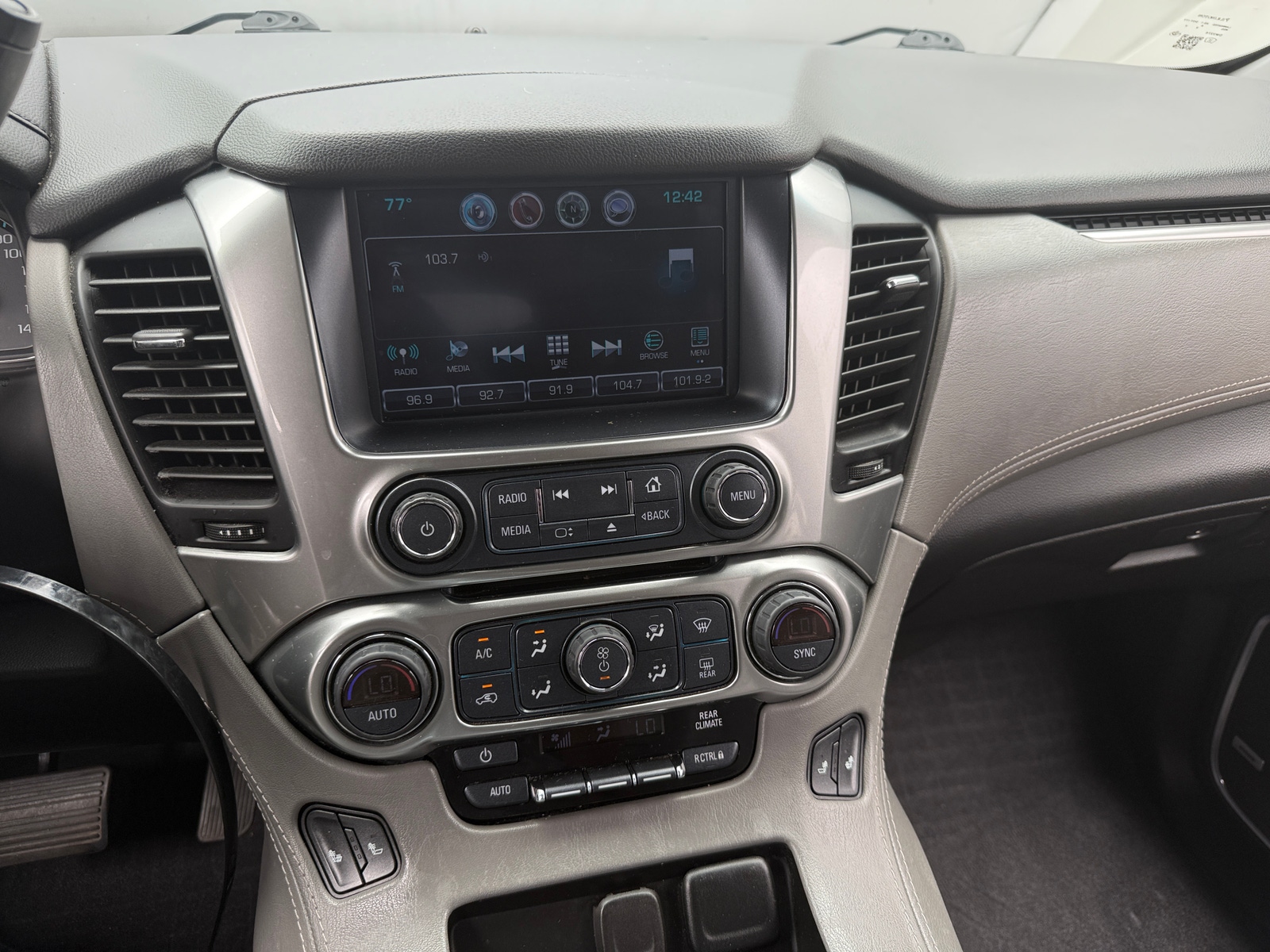 Thumbnail: 2019 Chevrolet Tahoe - 3