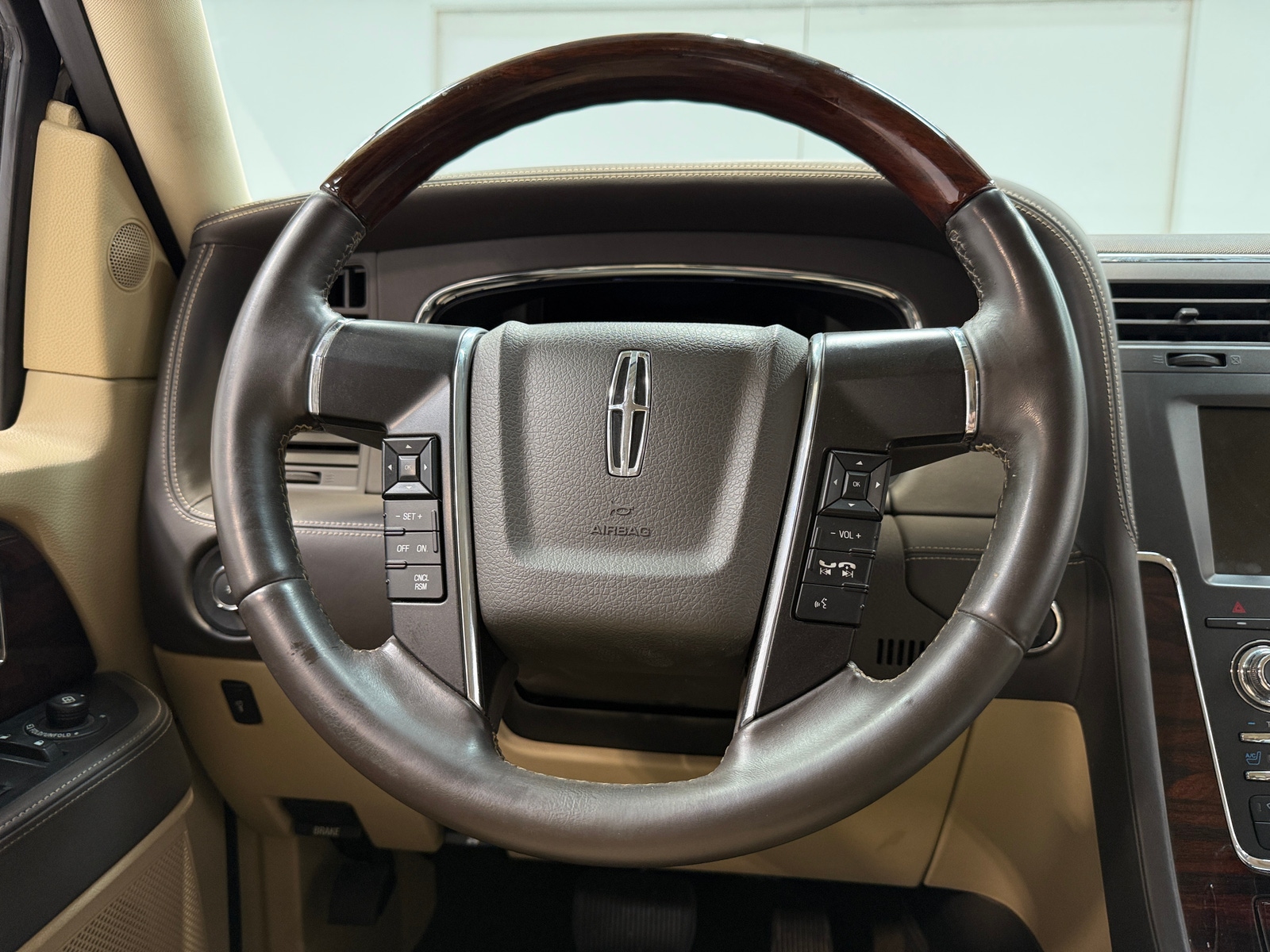 Thumbnail: 2015 Lincoln Navigator - 4