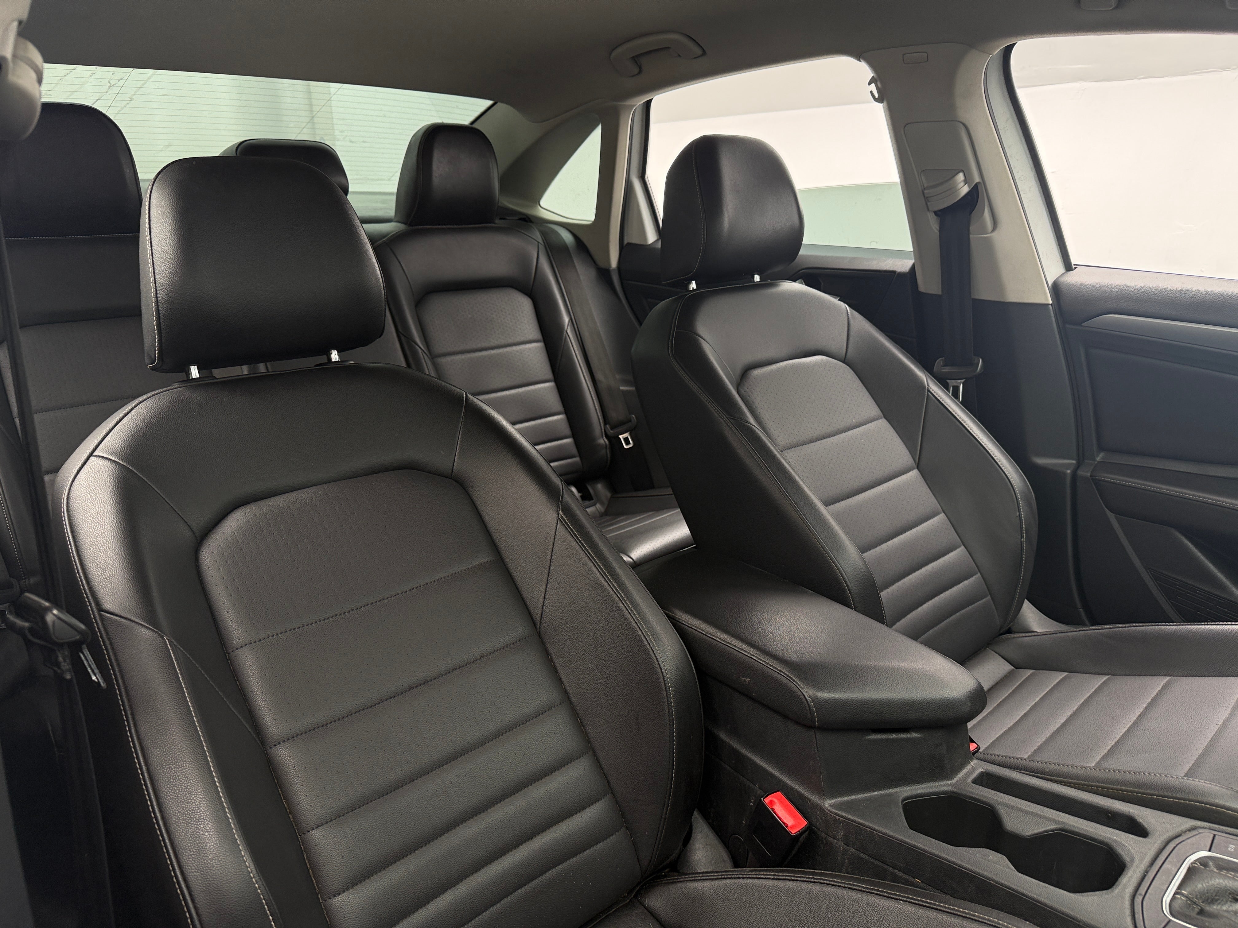 2022 Volkswagen Jetta SE - Photo 3