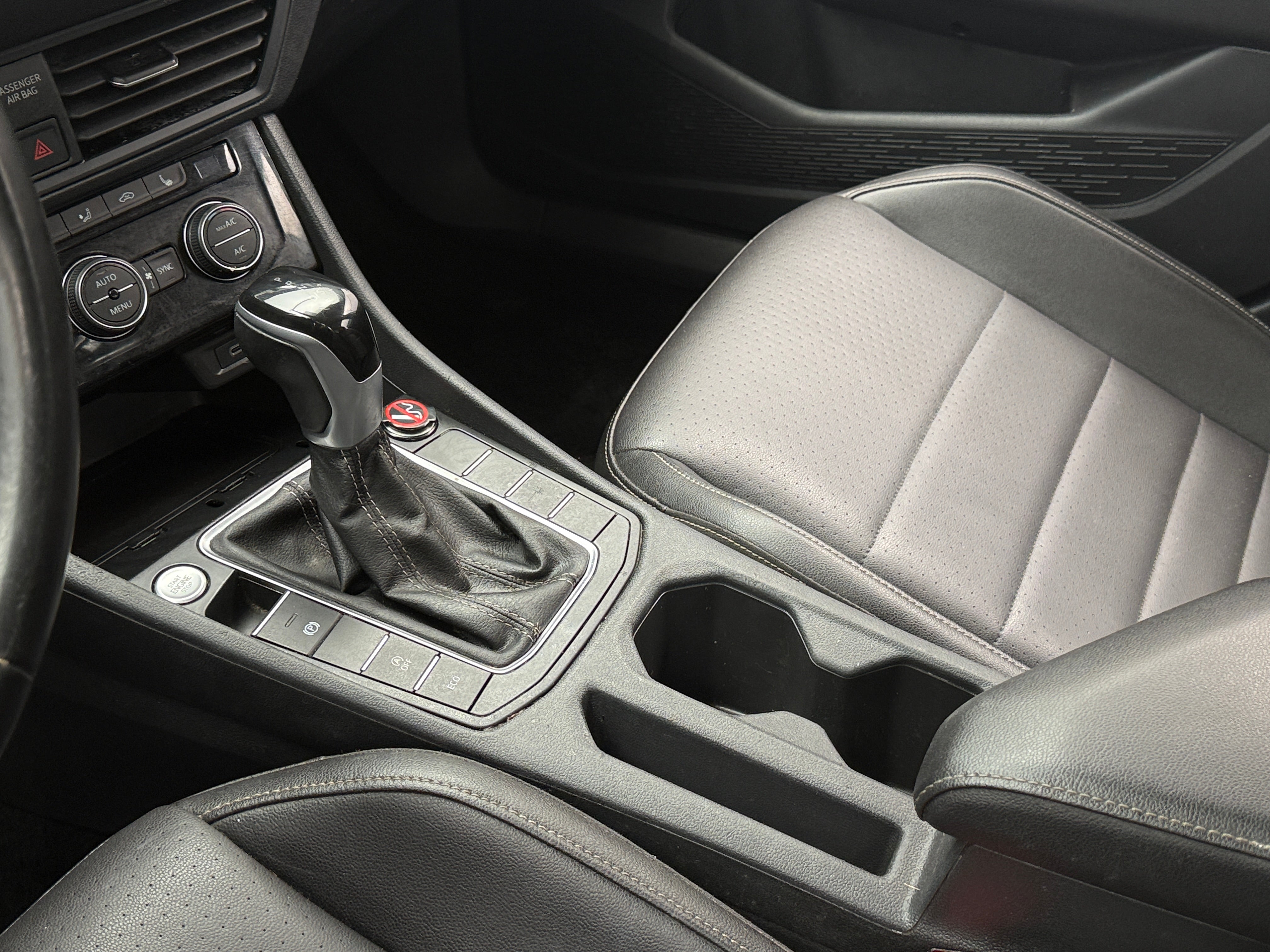 2022 Volkswagen Jetta SE - Photo 6