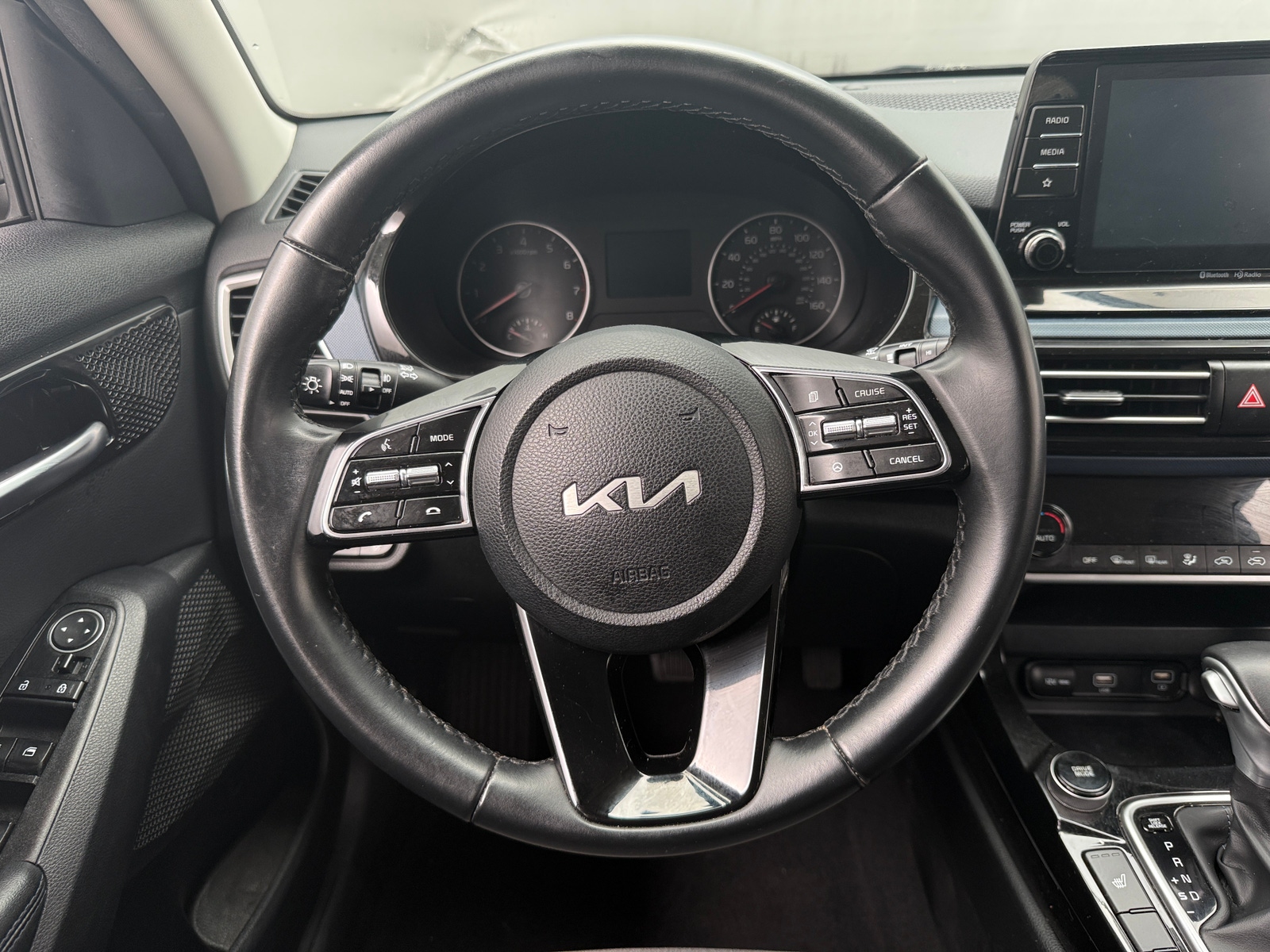 Thumbnail: 2023 Kia Seltos - 4