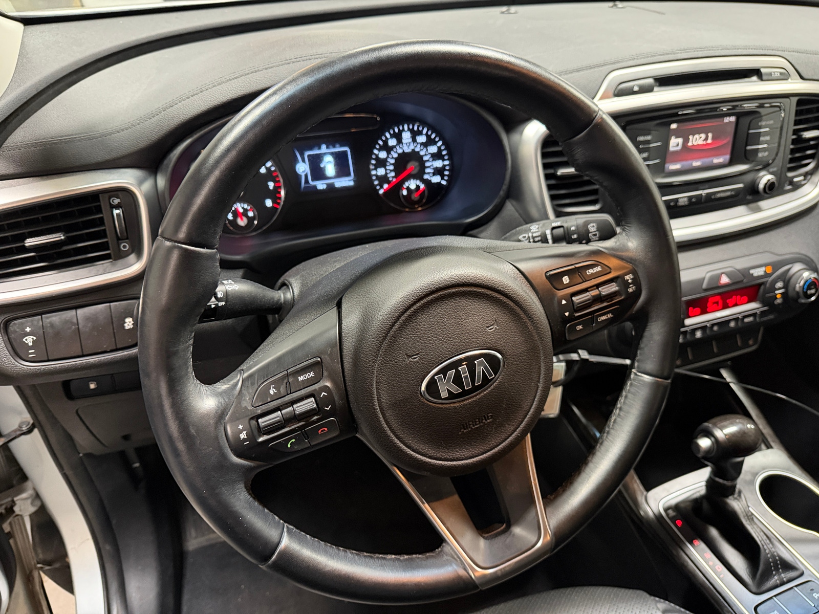Thumbnail: 2016 Kia Sorento - 4