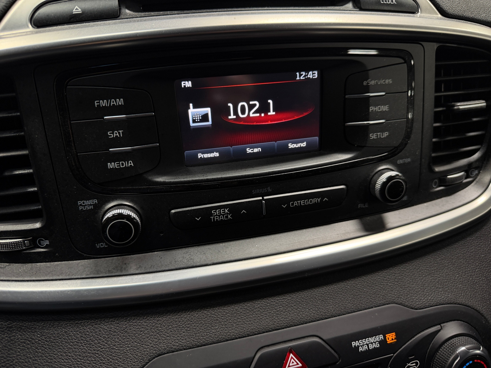 Thumbnail: 2016 Kia Sorento - 3
