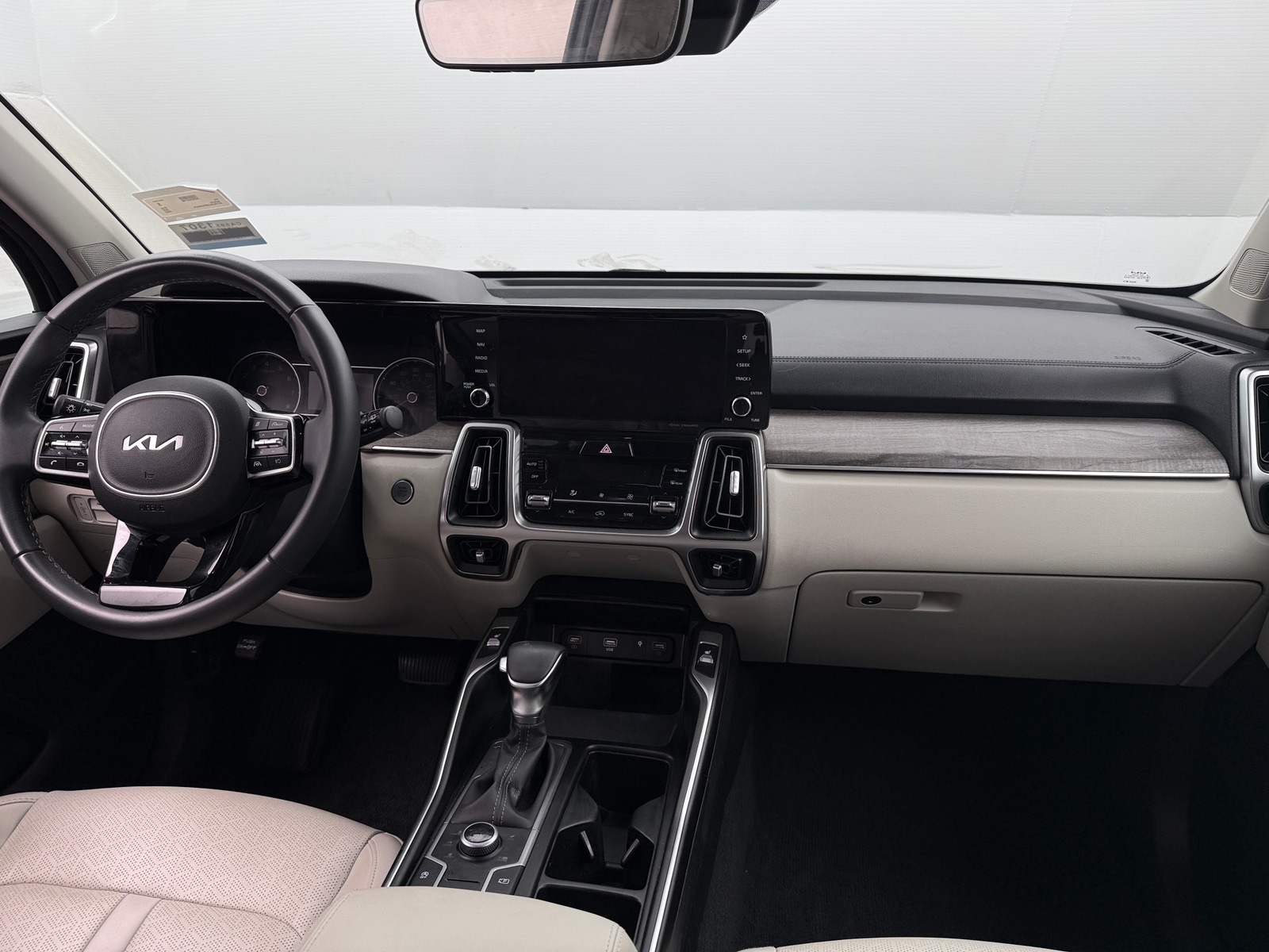 Thumbnail: 2023 Kia Sorento - 2