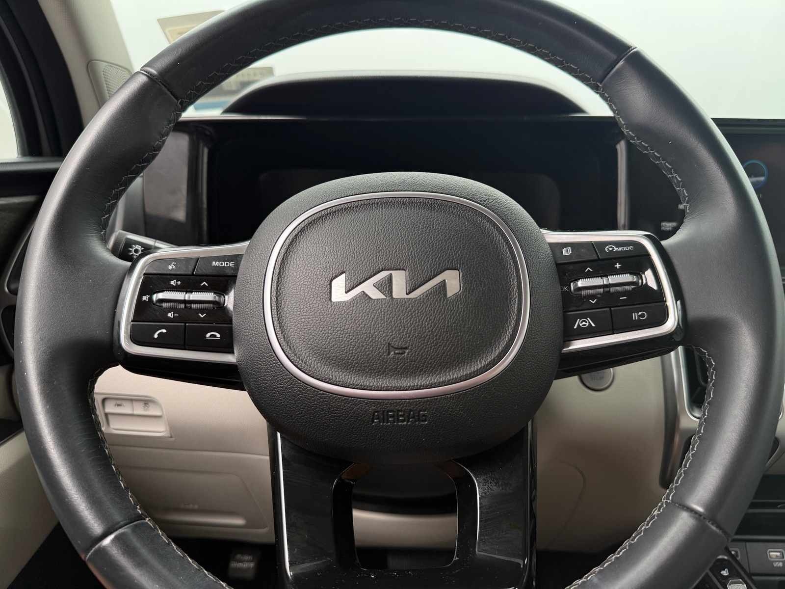 Thumbnail: 2023 Kia Sorento - 4