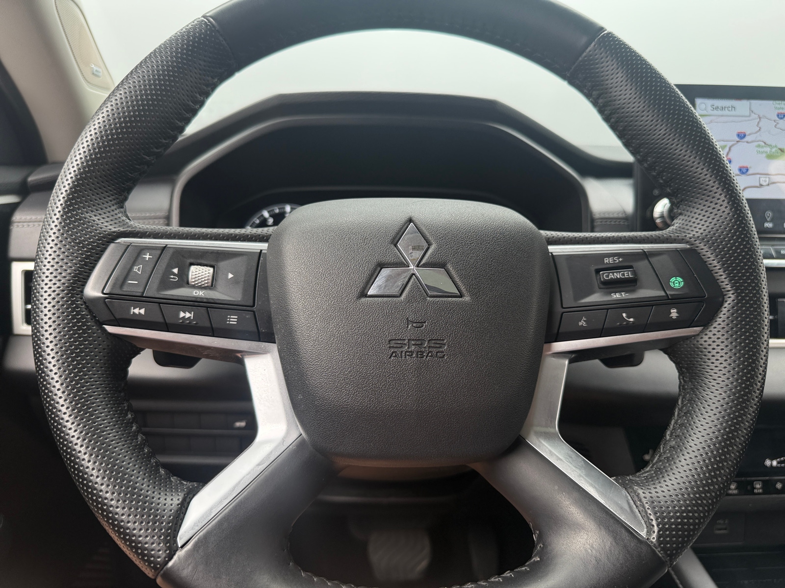 Thumbnail: 2023 Mitsubishi Outlander - 4