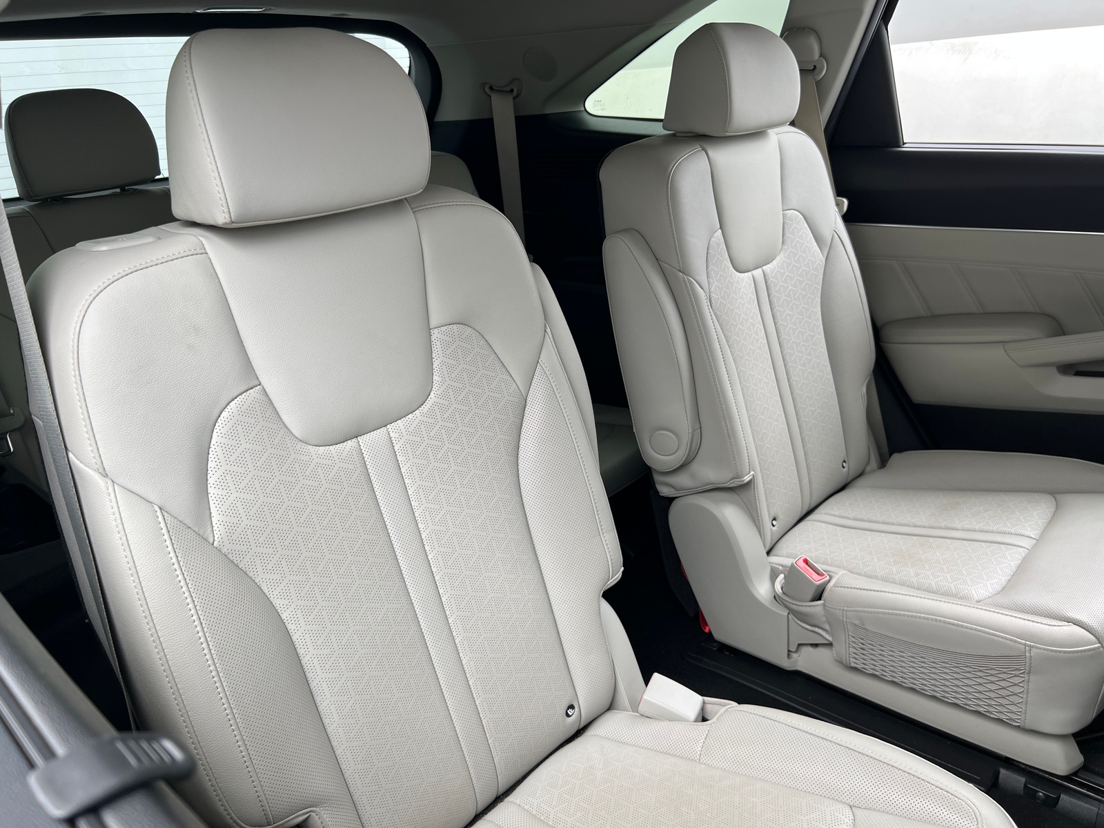 Thumbnail: 2023 Kia Sorento - 5