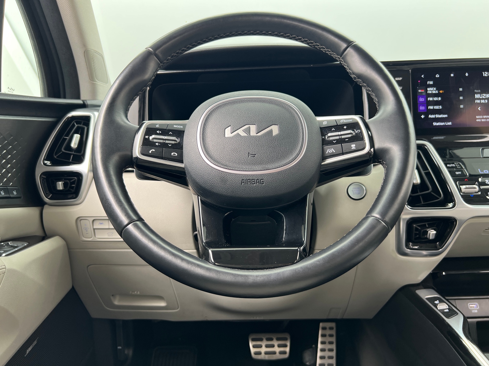 Thumbnail: 2023 Kia Sorento - 4