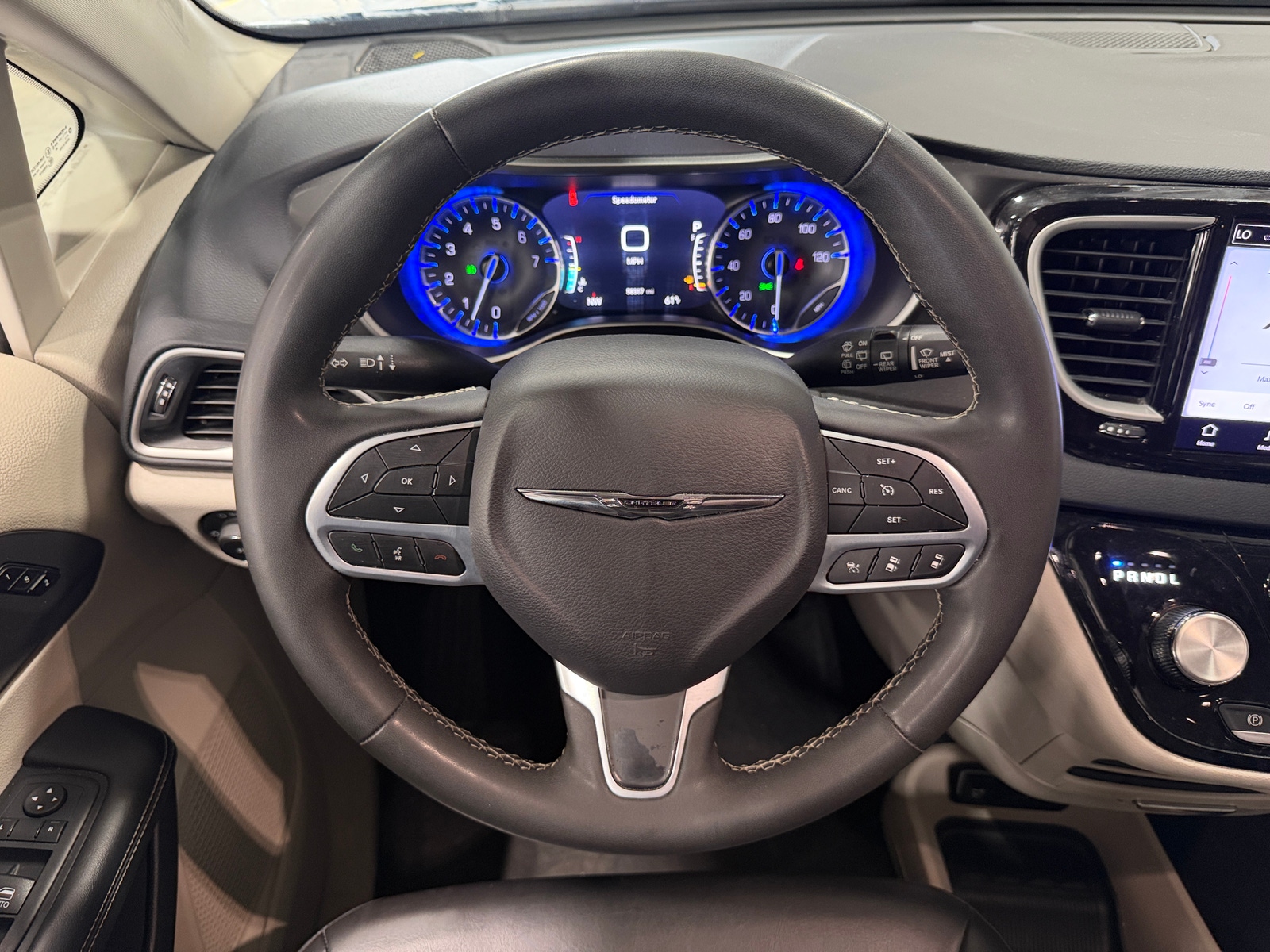 Thumbnail: 2023 Chrysler Pacifica - 4