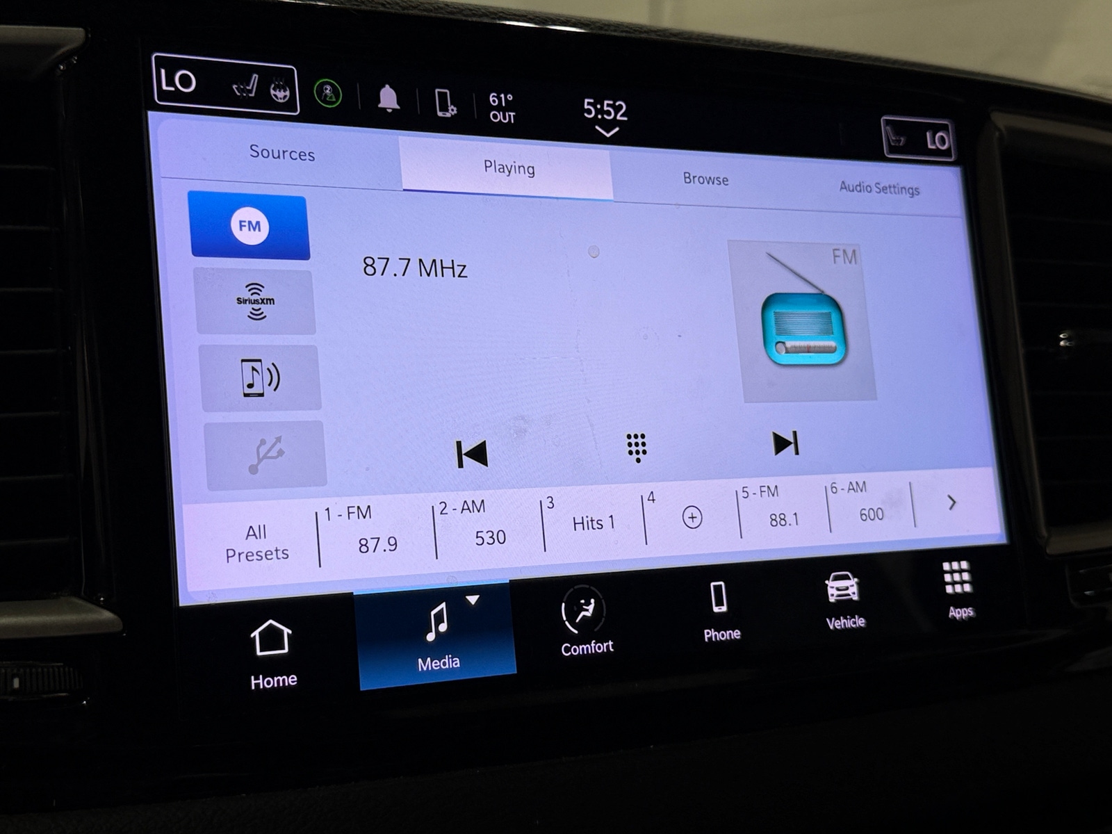 Thumbnail: 2023 Chrysler Pacifica - 3