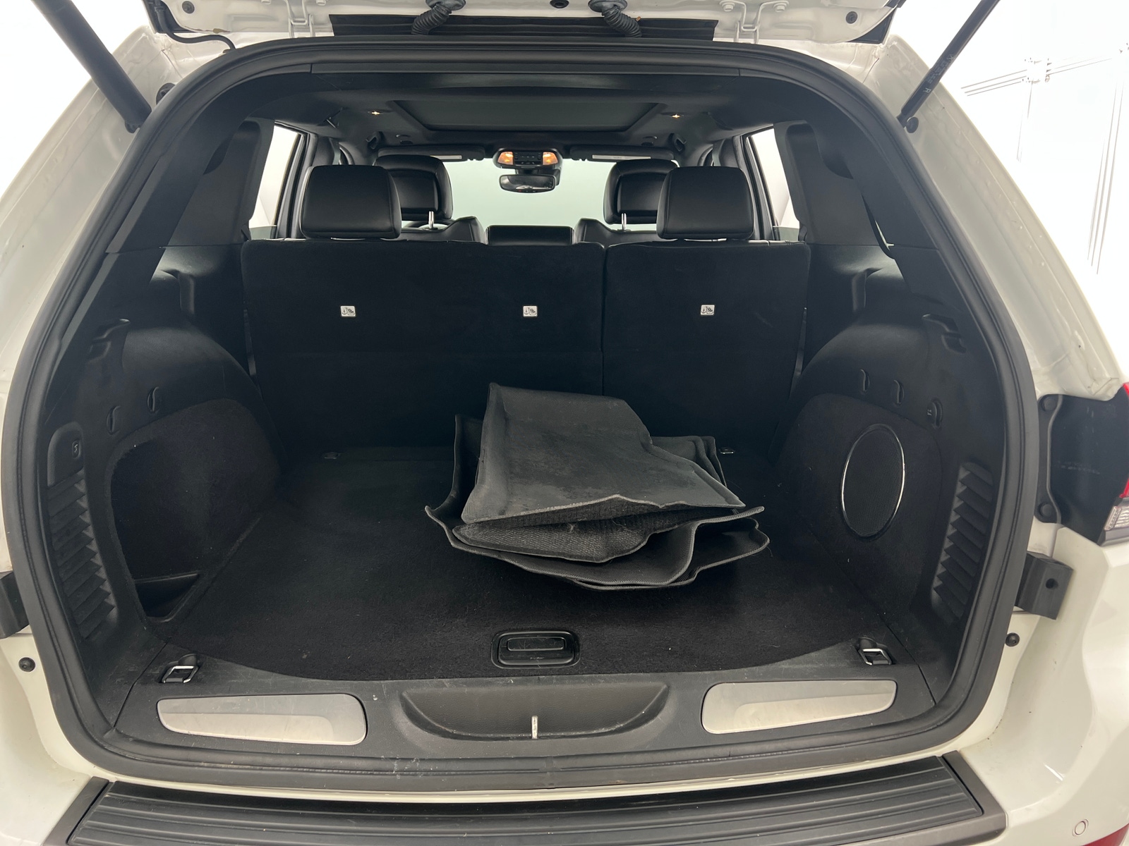Thumbnail: 2020 Jeep Grand Cherokee - 6