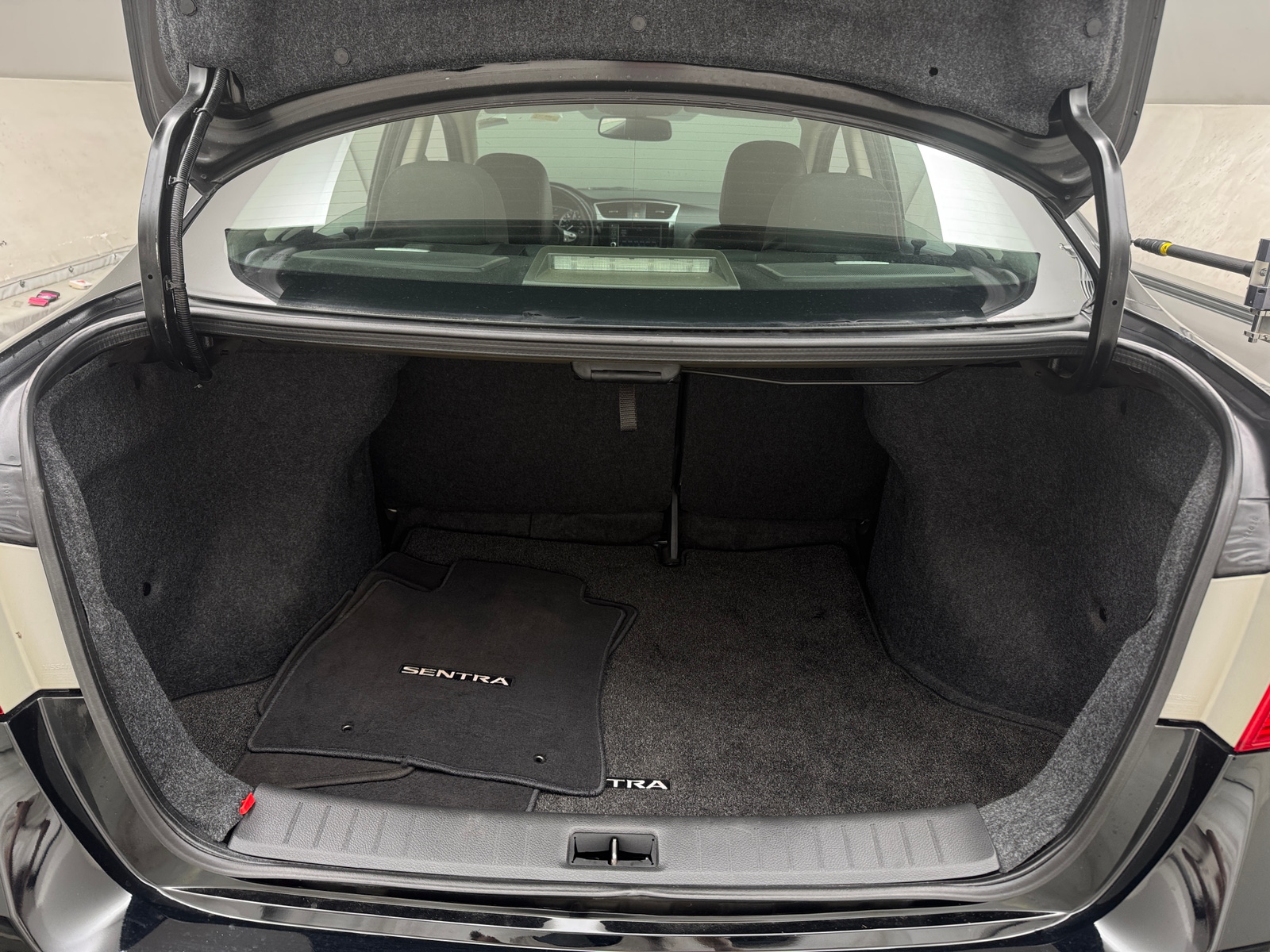 Thumbnail: 2019 Nissan Sentra - 6