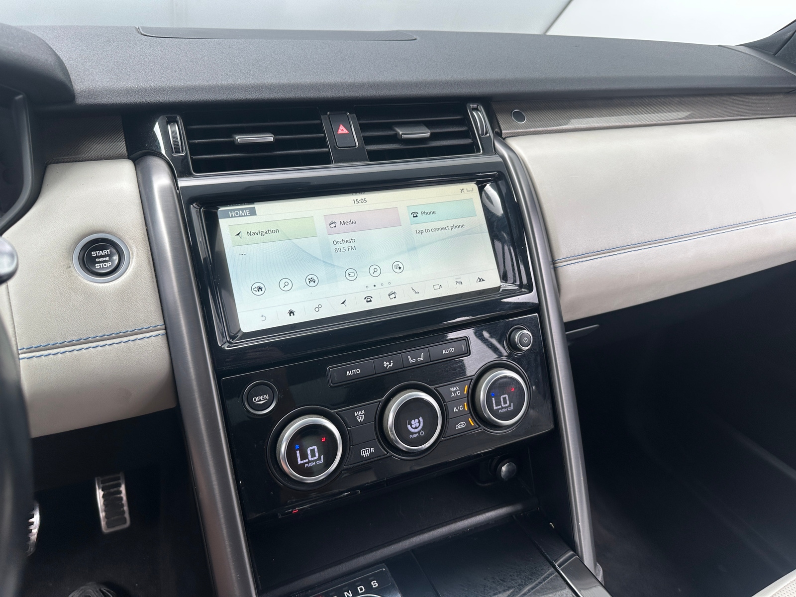 Thumbnail: 2018 Land Rover Discovery - 4