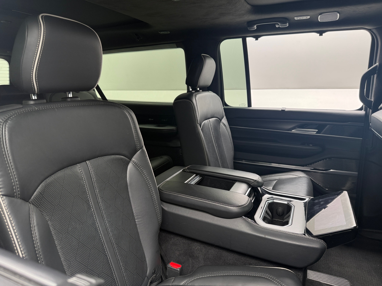 Thumbnail: 2024 Jeep Grand Wagoneer L - 5