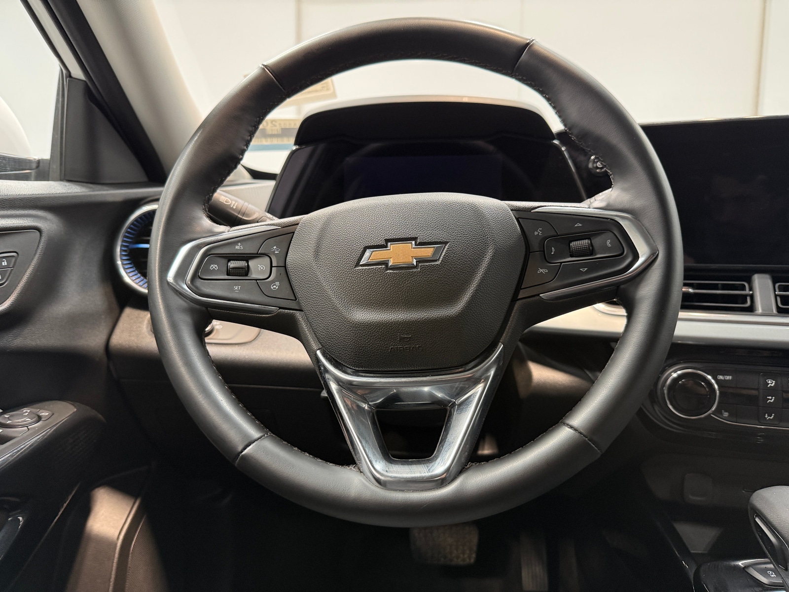 Thumbnail: 2025 Chevrolet Trax - 4