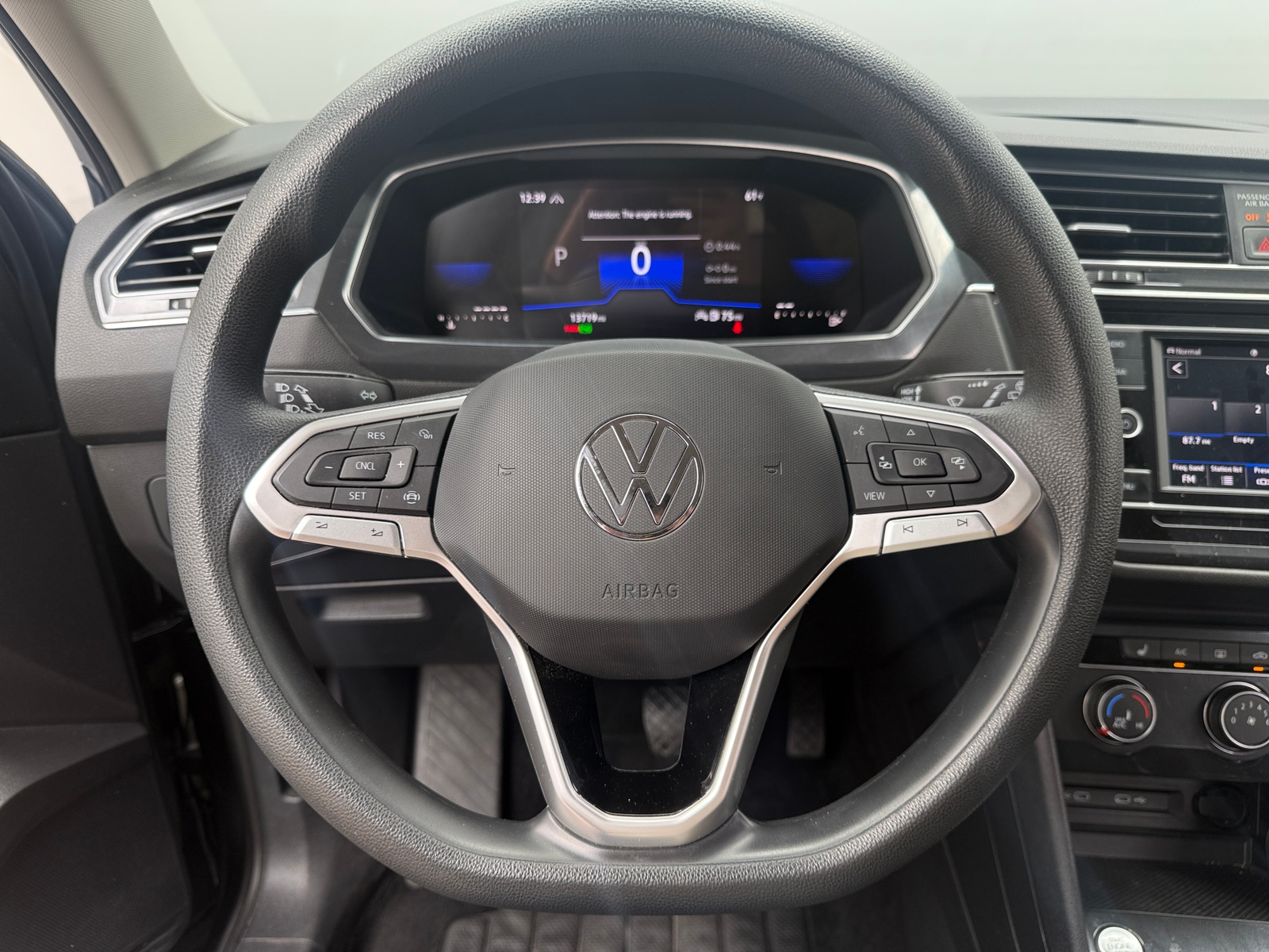 Thumbnail: 2023 Volkswagen Tiguan - 5
