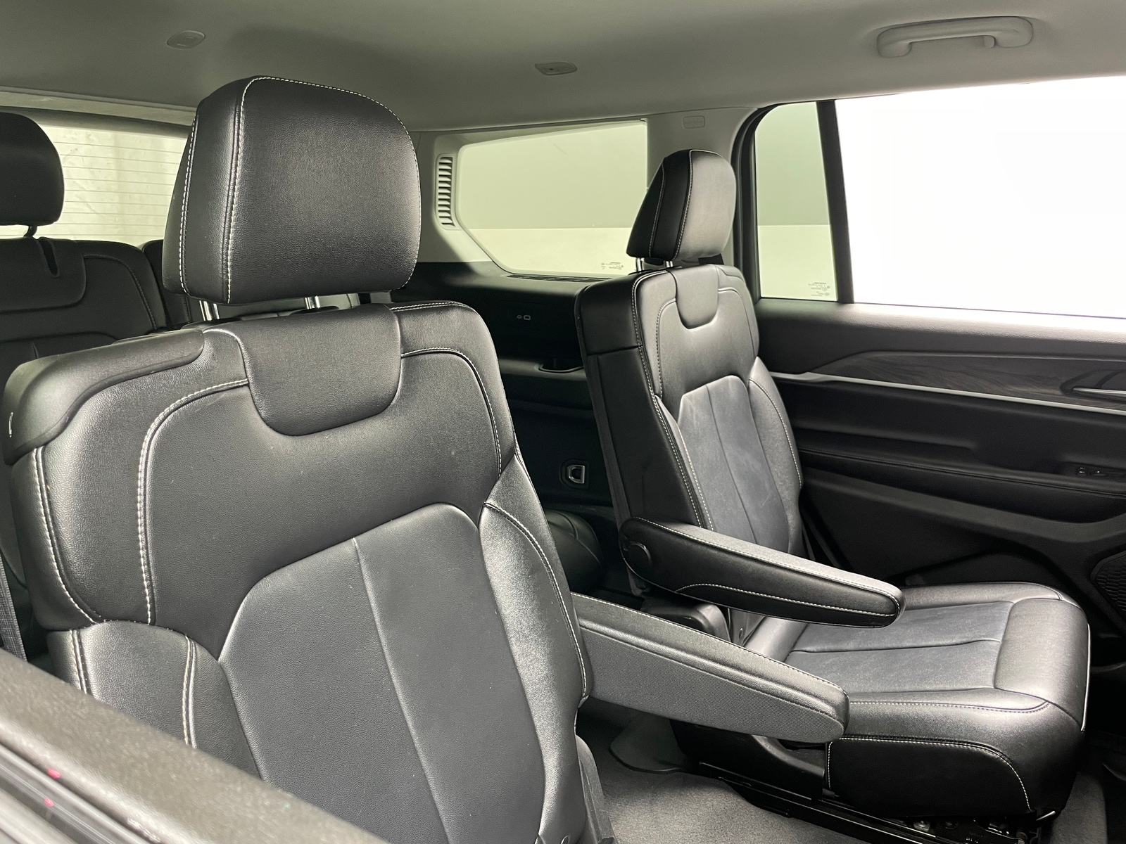 Thumbnail: 2023 Jeep Grand Cherokee L - 5