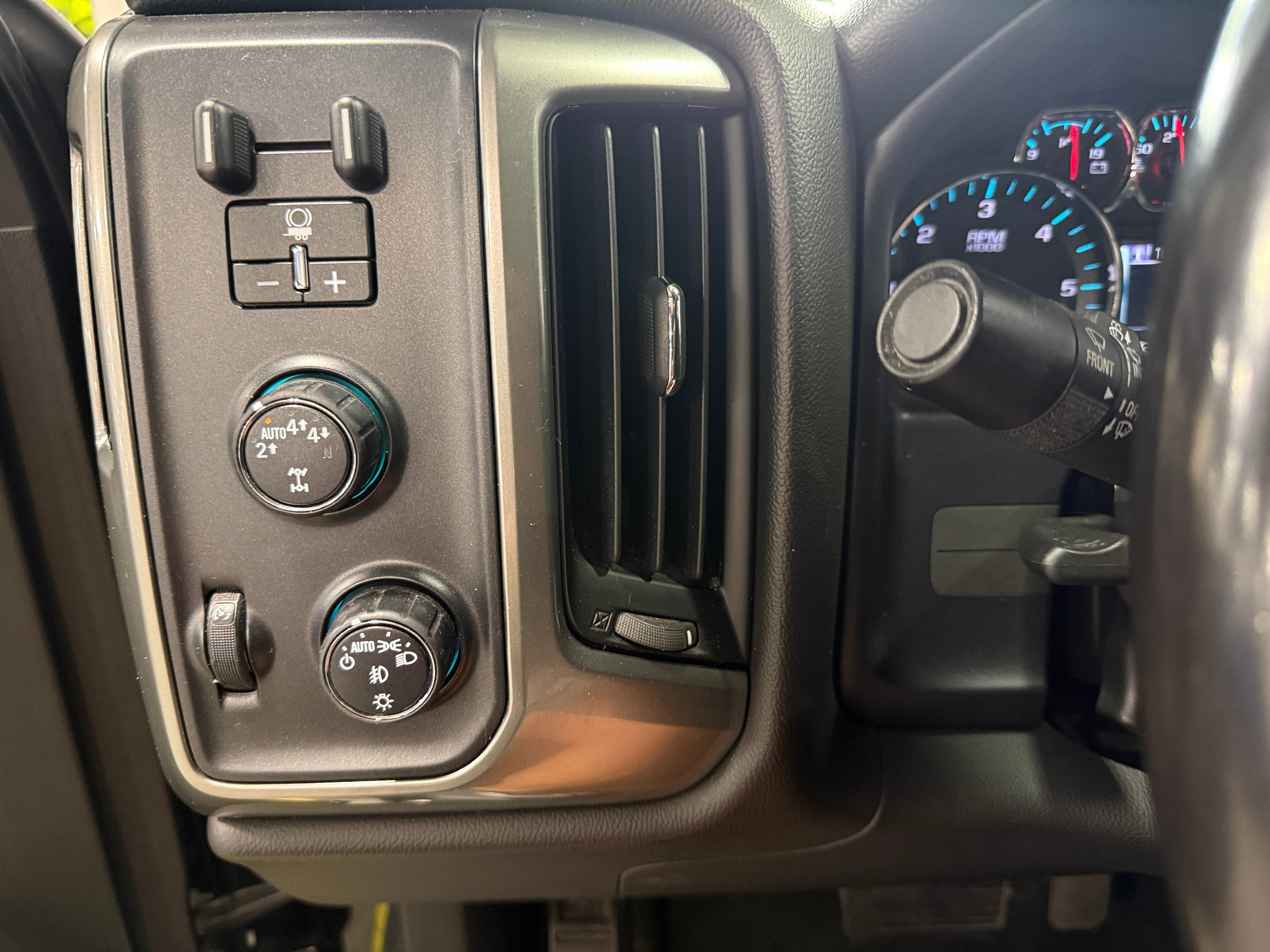 2018 Chevrolet Silverado 1500 LT - Photo 3