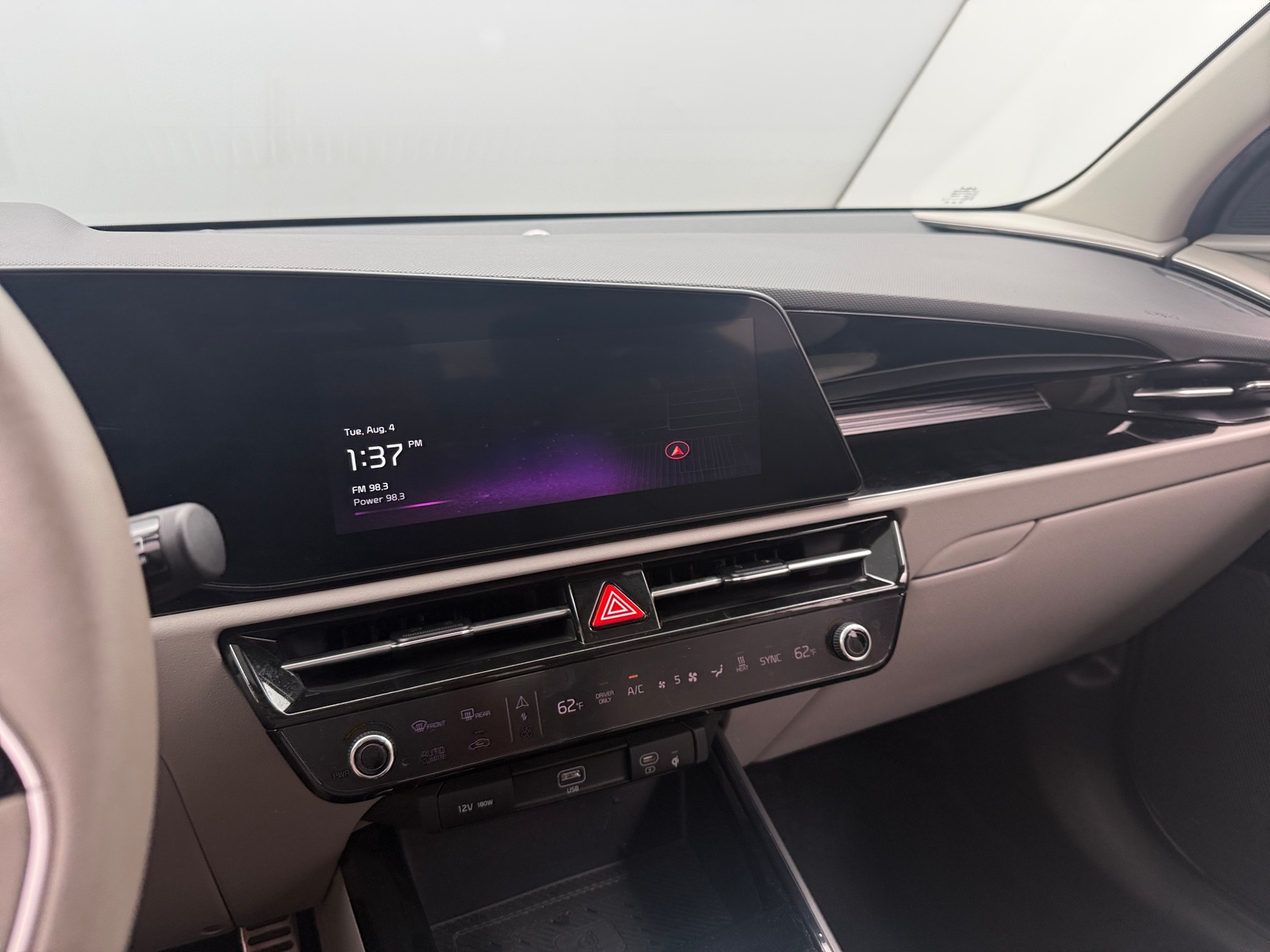 Thumbnail: 2024 Kia Niro - 3