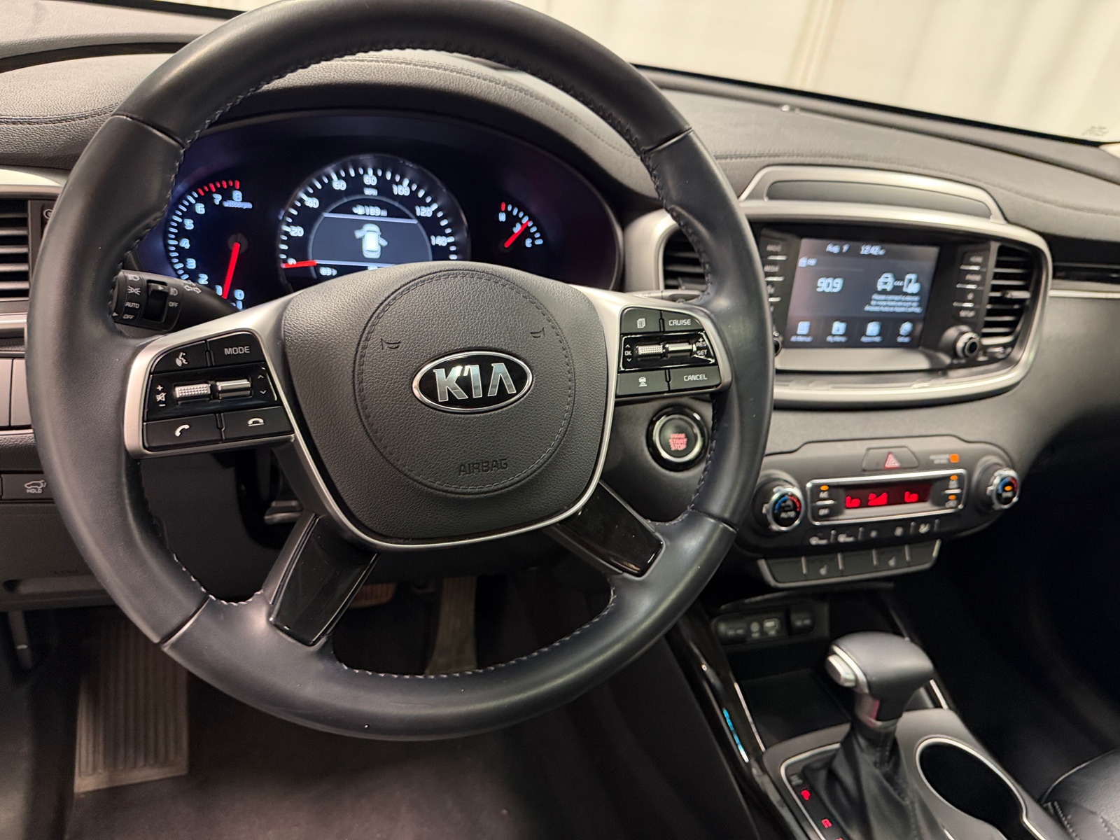 Thumbnail: 2020 Kia Sorento - 4
