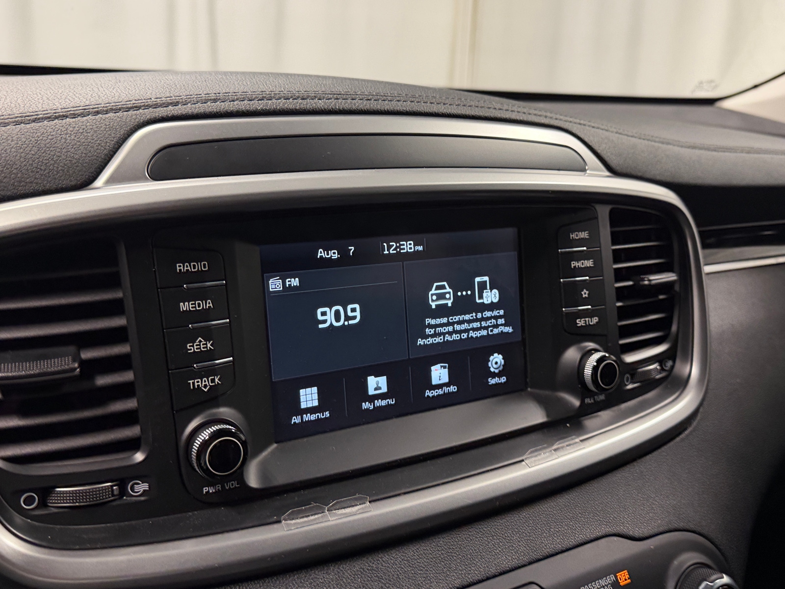 Thumbnail: 2020 Kia Sorento - 3
