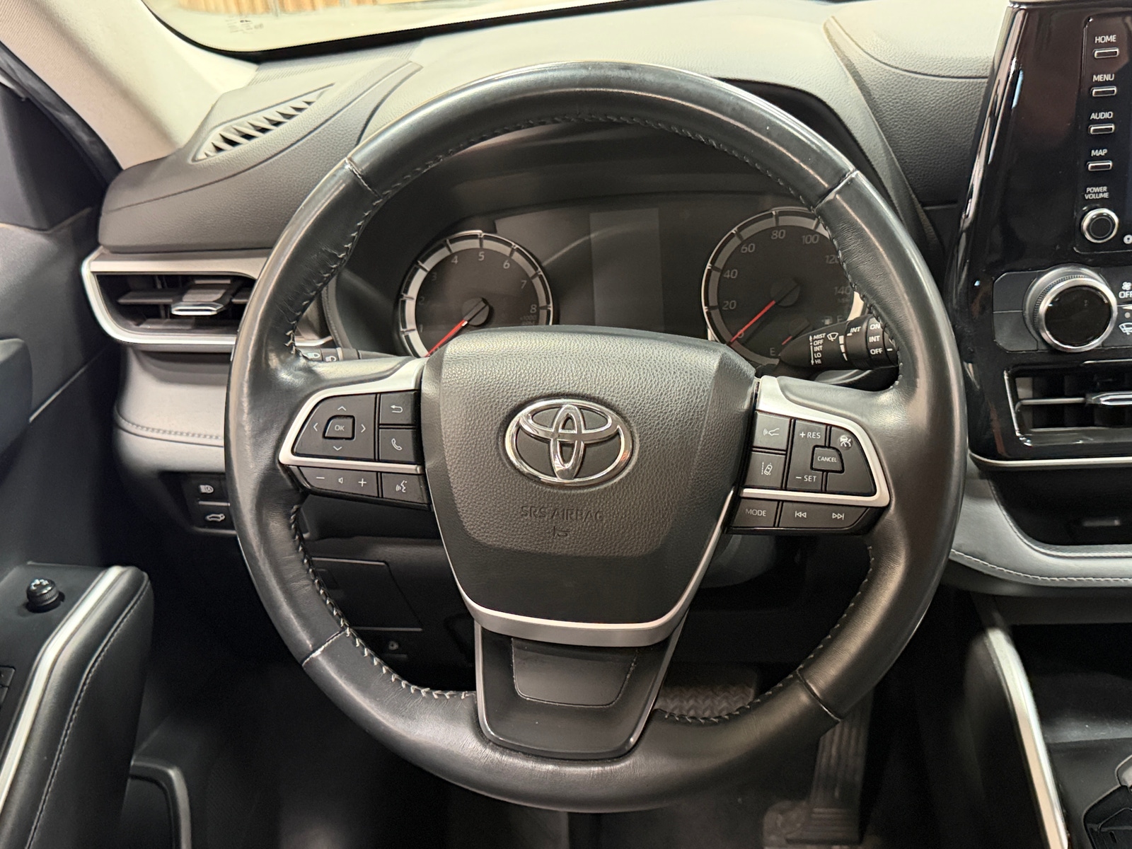 Thumbnail: 2022 Toyota Highlander - 5