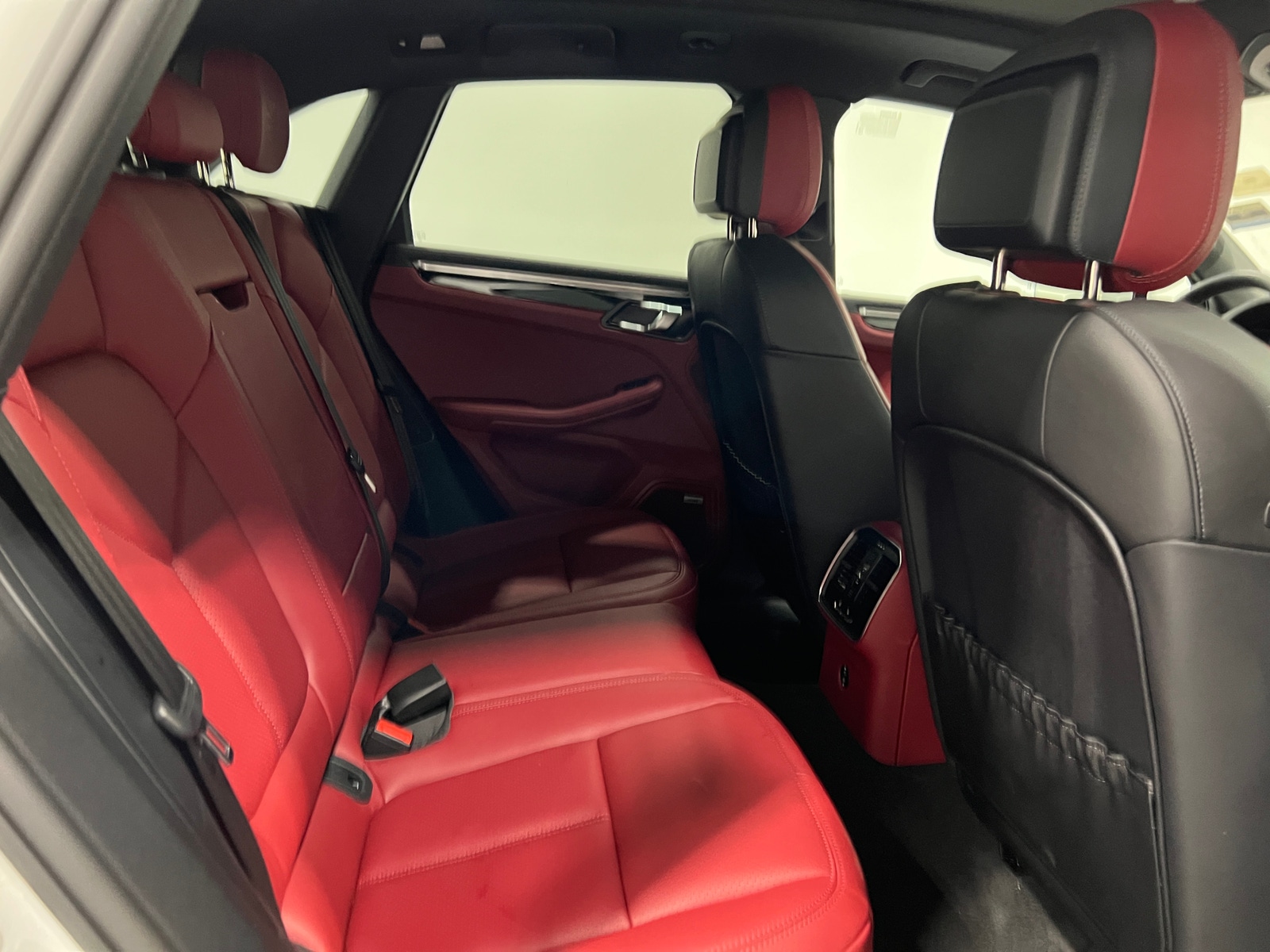 Thumbnail: 2022 Porsche Macan - 5