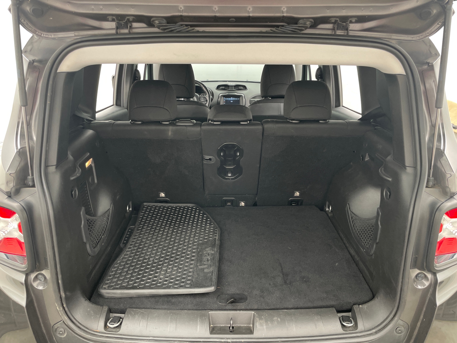 Thumbnail: 2018 Jeep Renegade - 7