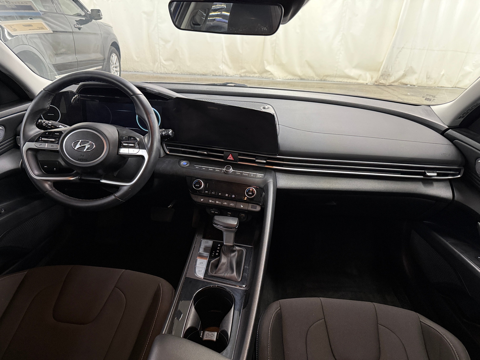 Thumbnail: 2023 Hyundai Elantra - 3