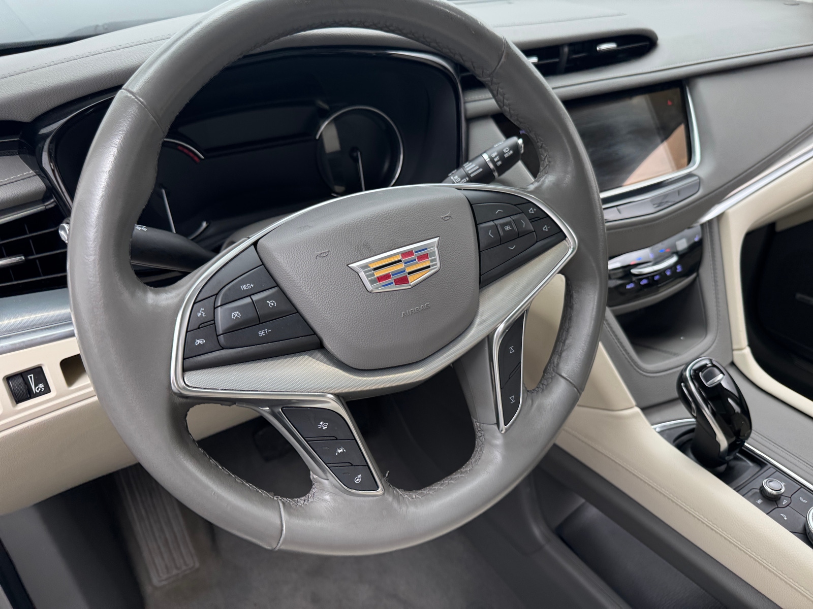Thumbnail: 2022 Cadillac XT5 - 4
