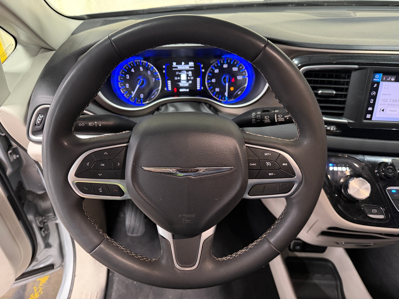 Thumbnail: 2023 Chrysler Voyager - 5