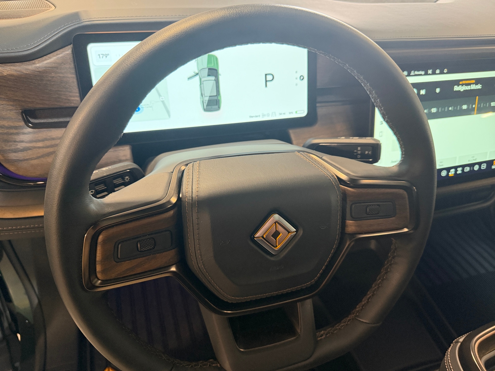 Thumbnail: 2026 Rivian R1S - 4