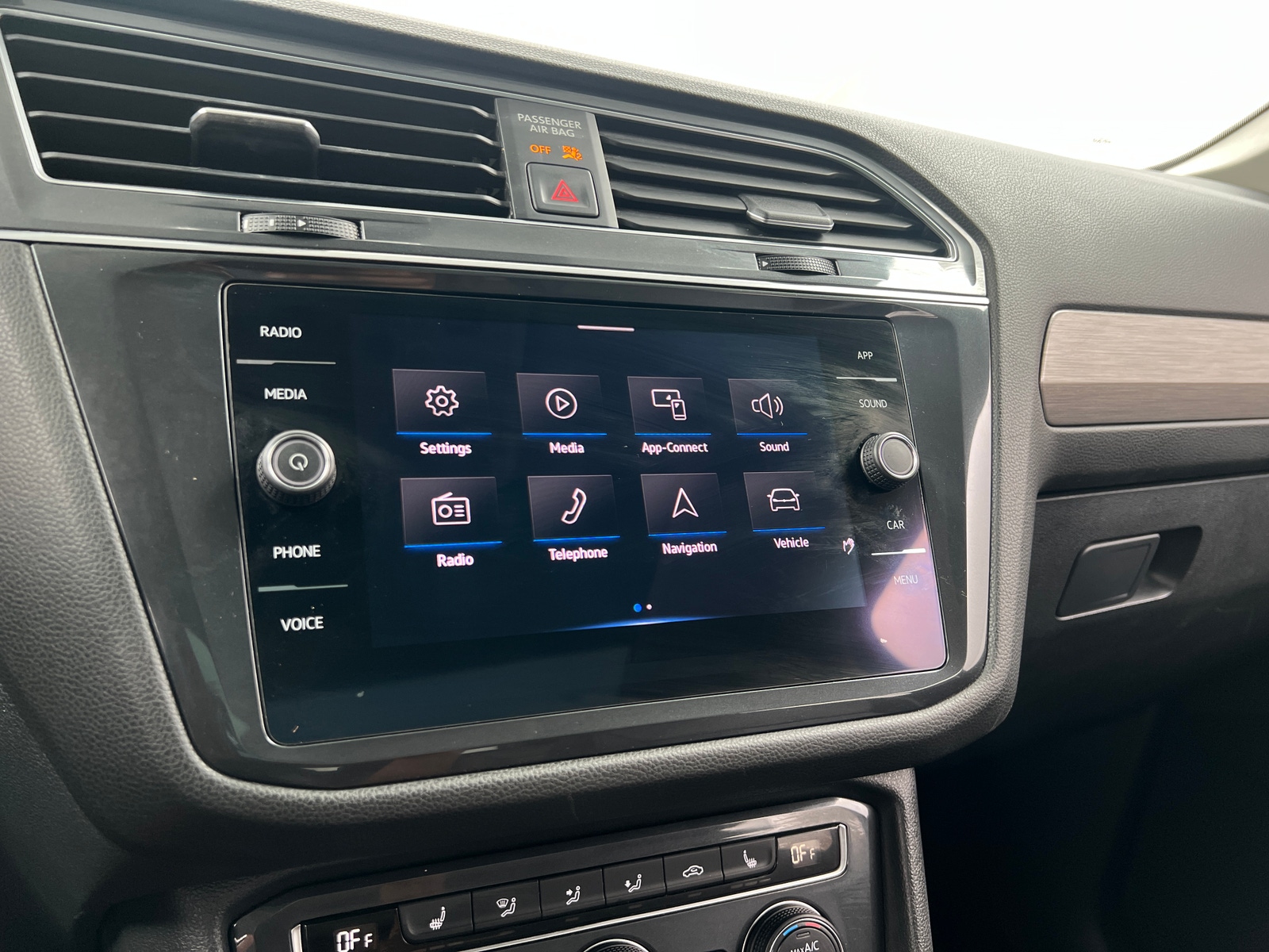 Thumbnail: 2021 Volkswagen Tiguan - 3