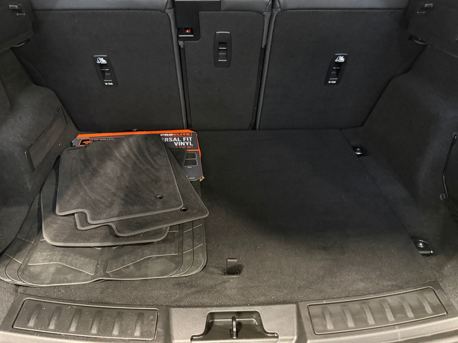 Thumbnail: 2024 Land Rover Range Rover Evoque - 6