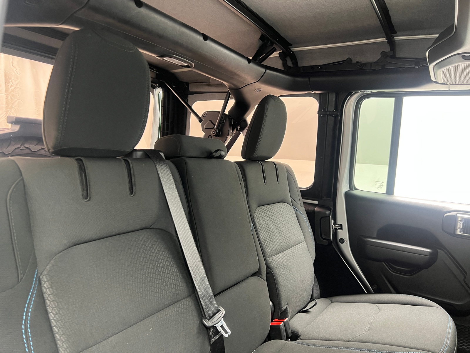 Thumbnail: 2022 Jeep Wrangler - 6