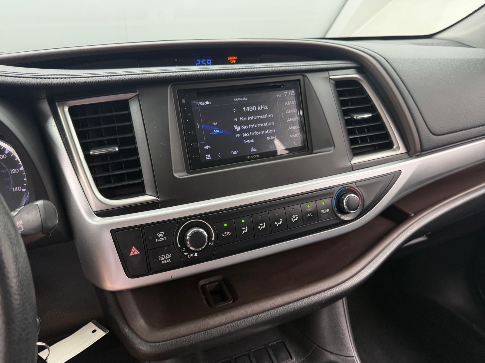 Thumbnail: 2015 Toyota Highlander - 4