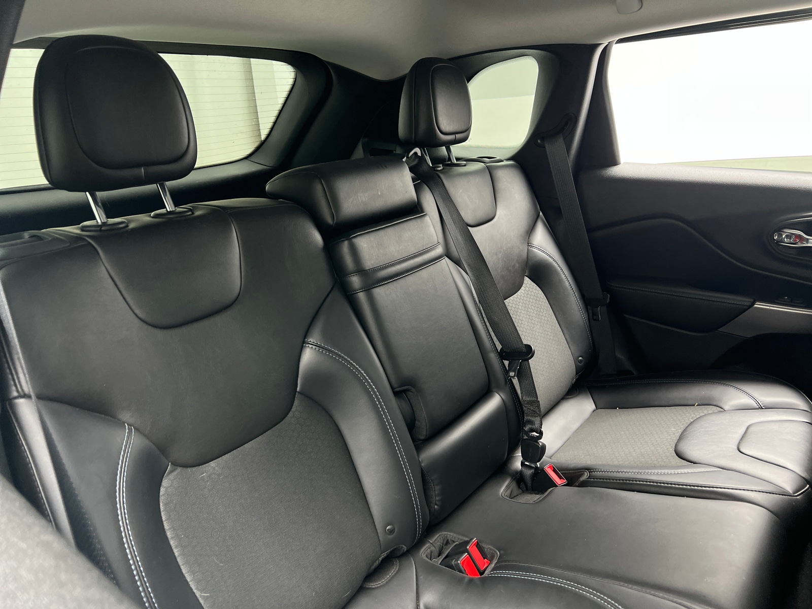Thumbnail: 2019 Jeep Cherokee - 6