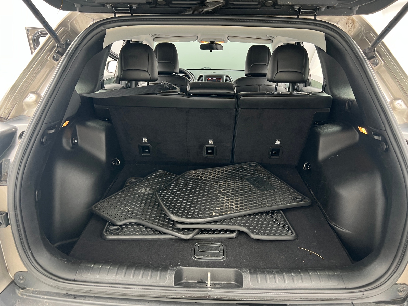 Thumbnail: 2019 Jeep Cherokee - 7