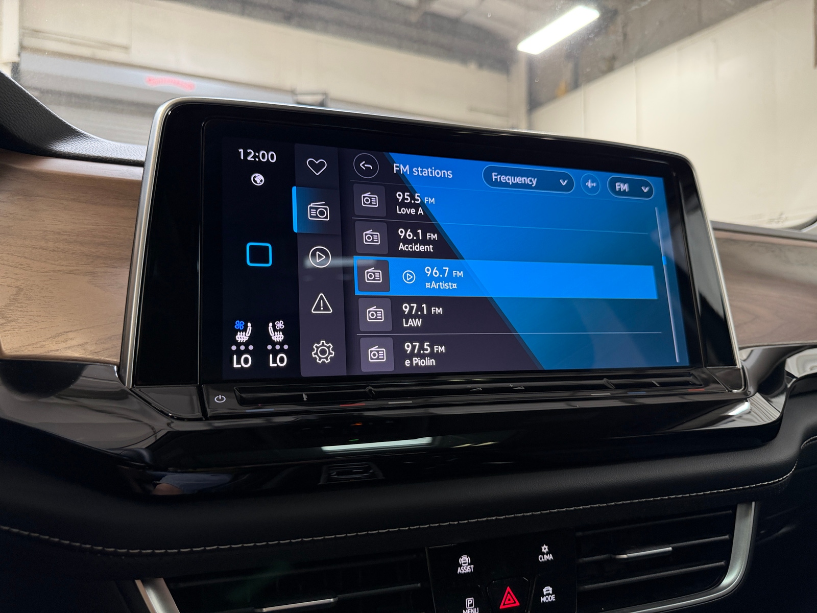 Thumbnail: 2026 Volkswagen Atlas - 3