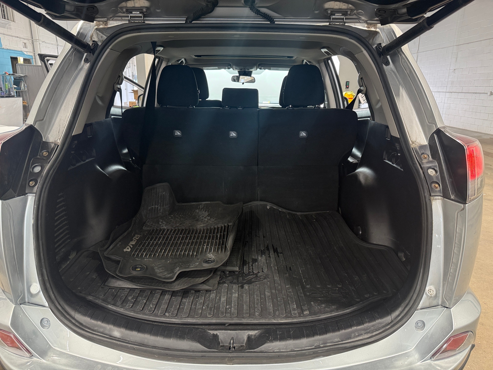 Thumbnail: 2018 Toyota RAV4 - 7