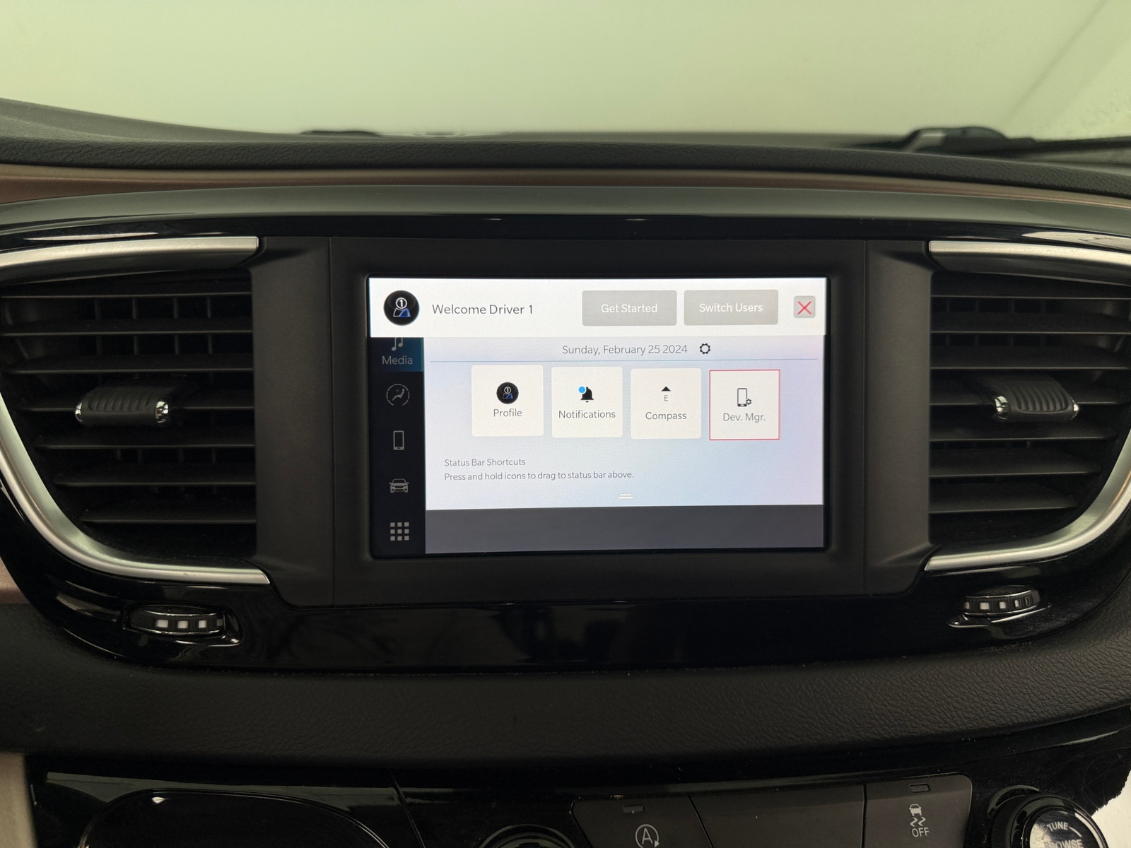 Thumbnail: 2024 Chrysler Voyager - 4
